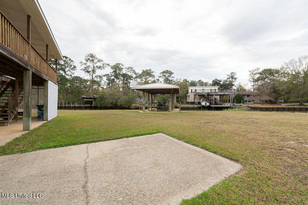 16033 Dennies Drive Property Photo 4