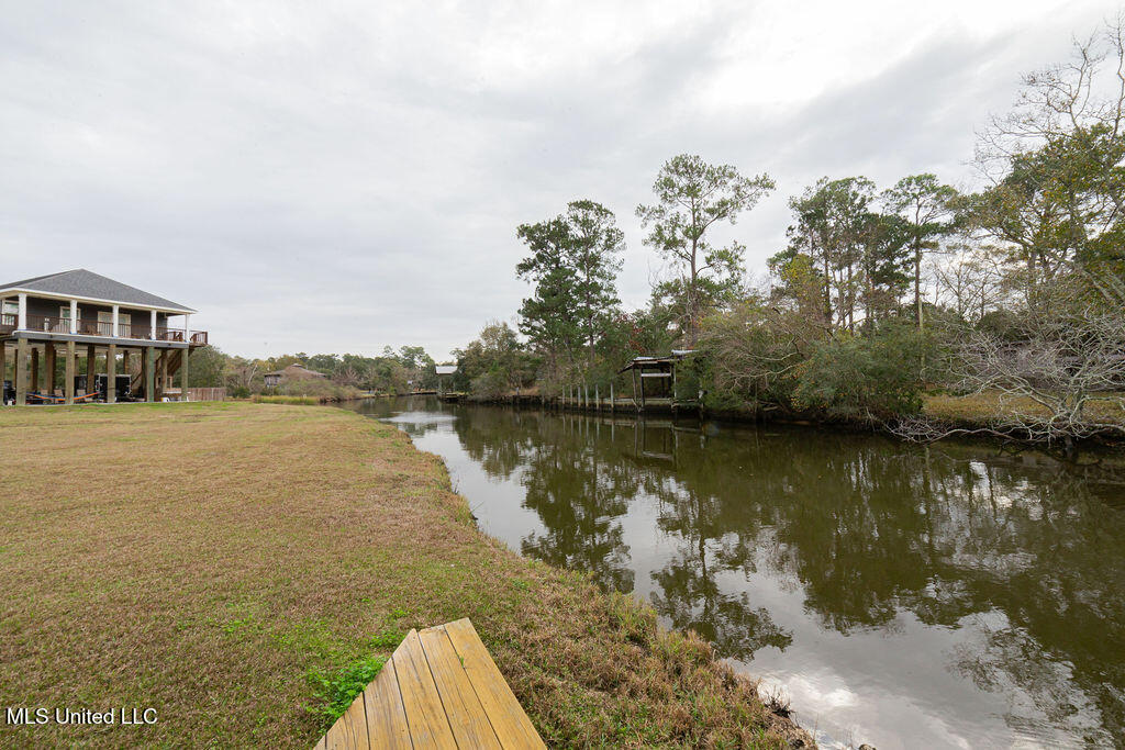 16033 Dennies Drive Property Photo 5