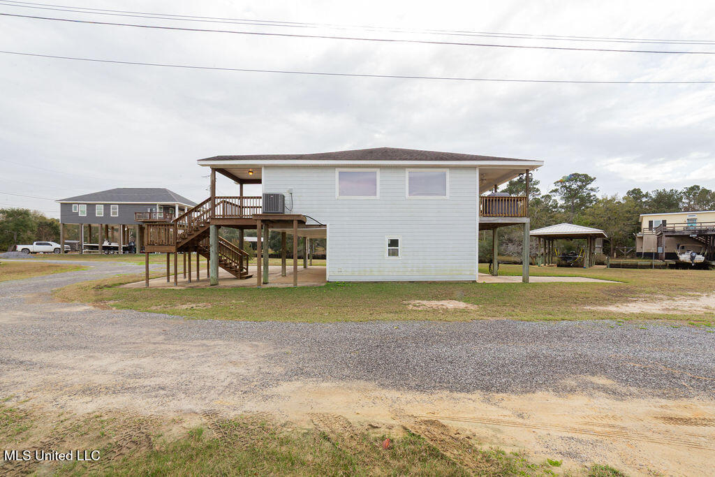16033 Dennies Drive Property Photo 6