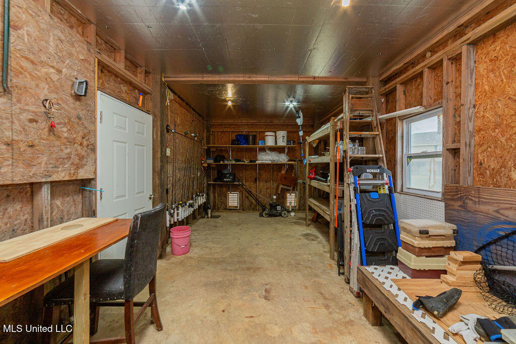 16033 Dennies Drive Property Photo 8