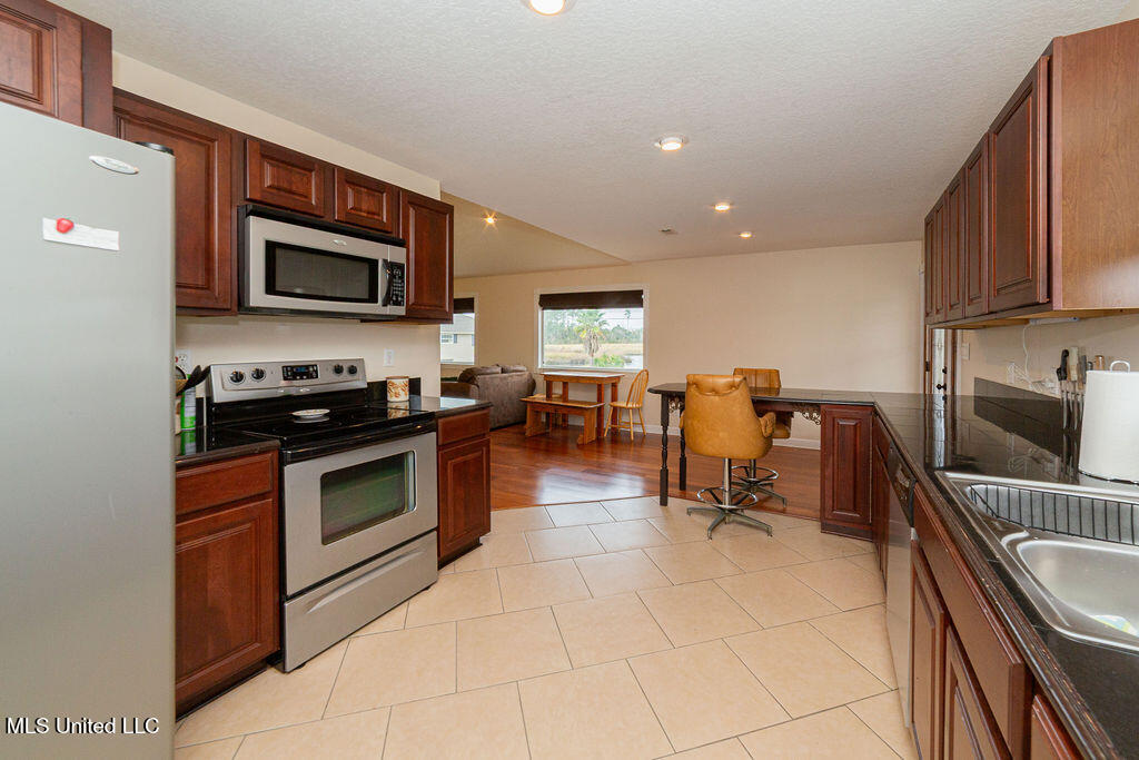 16033 Dennies Drive Property Photo 12