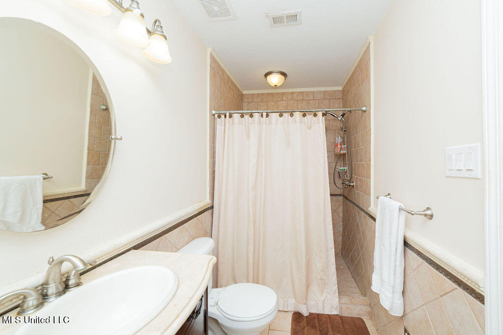 16033 Dennies Drive Property Photo 14