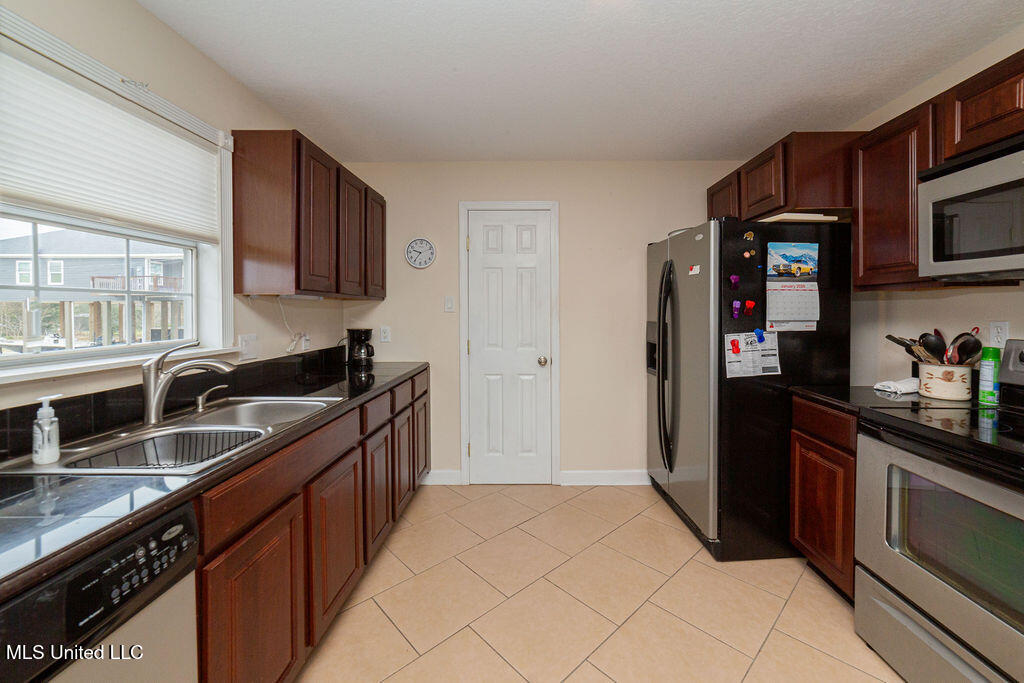16033 Dennies Drive Property Photo 25