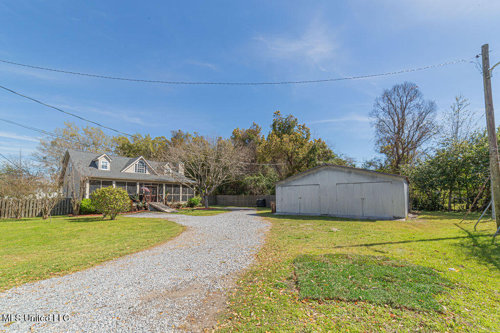 114 Menge Avenue Property Photo 3