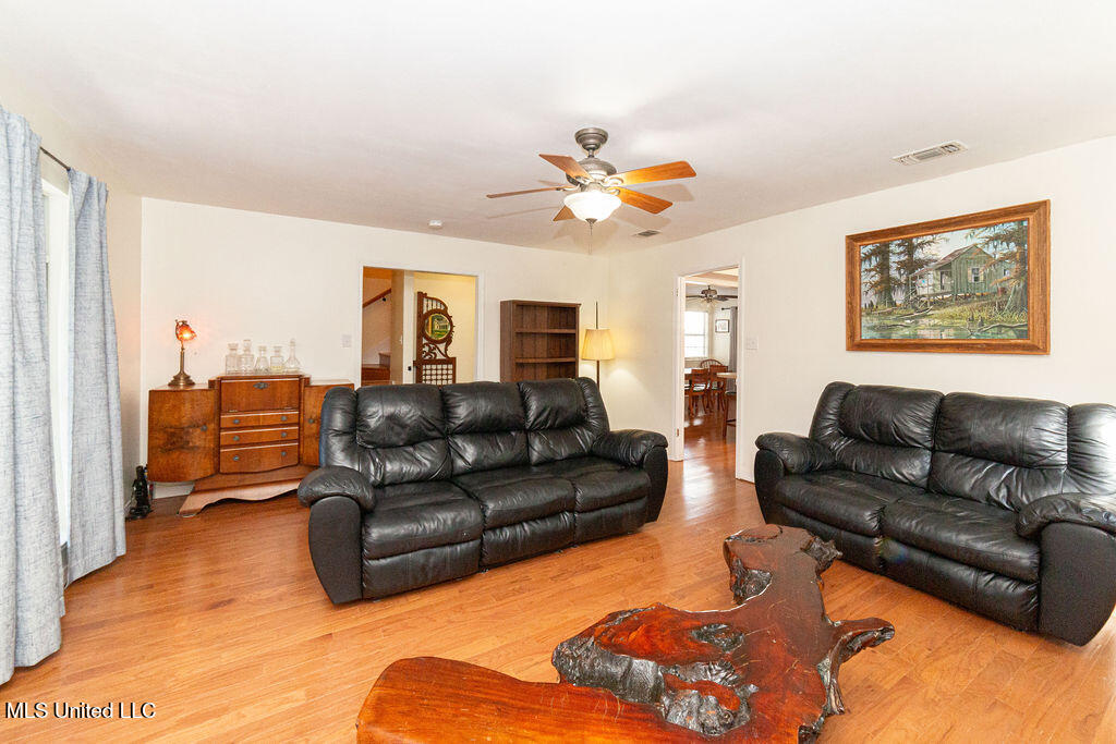 114 Menge Avenue Property Photo 7