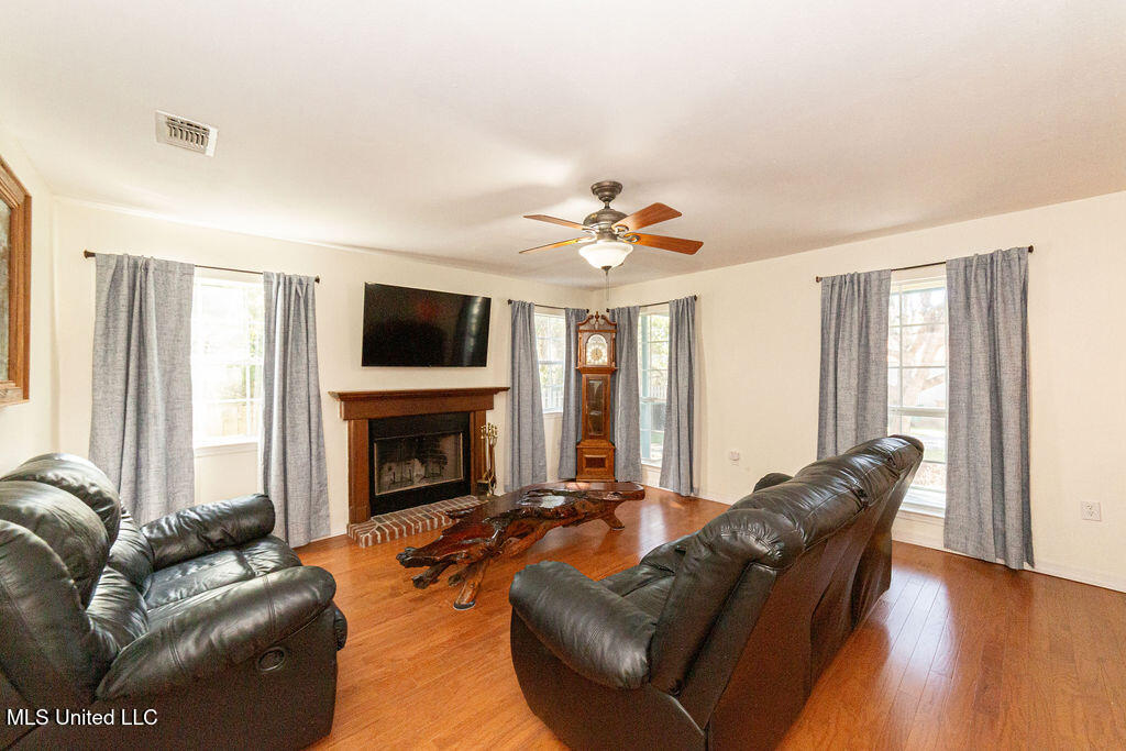 114 Menge Avenue Property Photo 8
