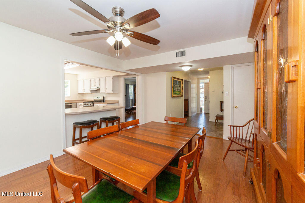 114 Menge Avenue Property Photo 12