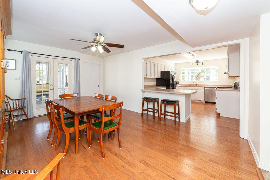 114 Menge Avenue Property Photo 14