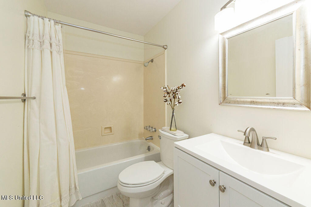 114 Menge Avenue Property Photo 25