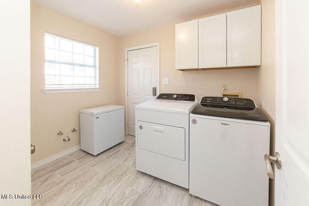 114 Menge Avenue Property Photo 26