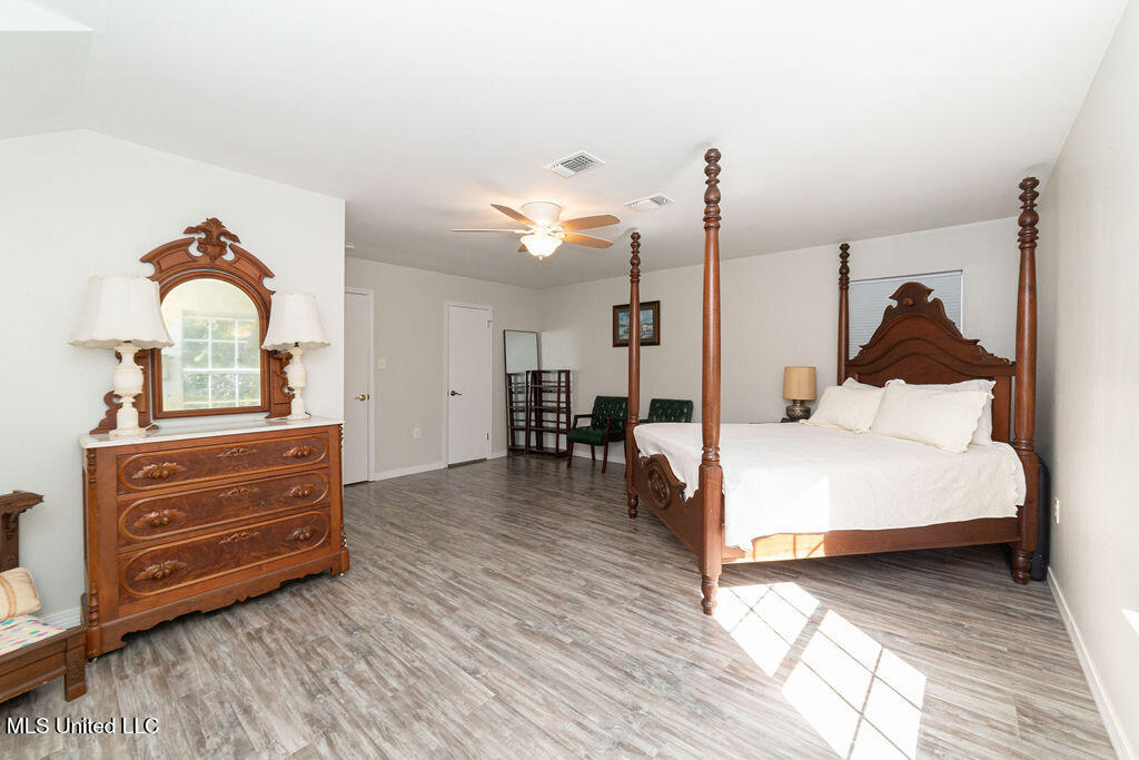 114 Menge Avenue Property Photo 31