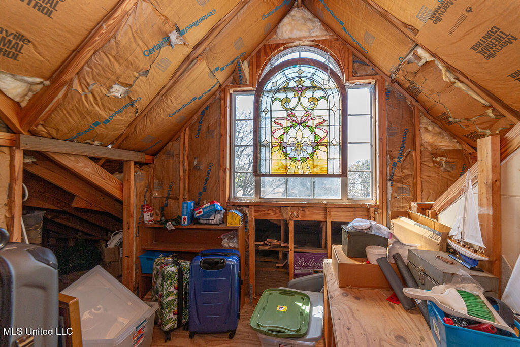 114 Menge Avenue Property Photo 40