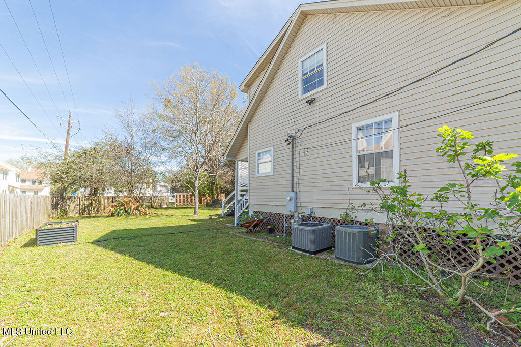 114 Menge Avenue Property Photo 50