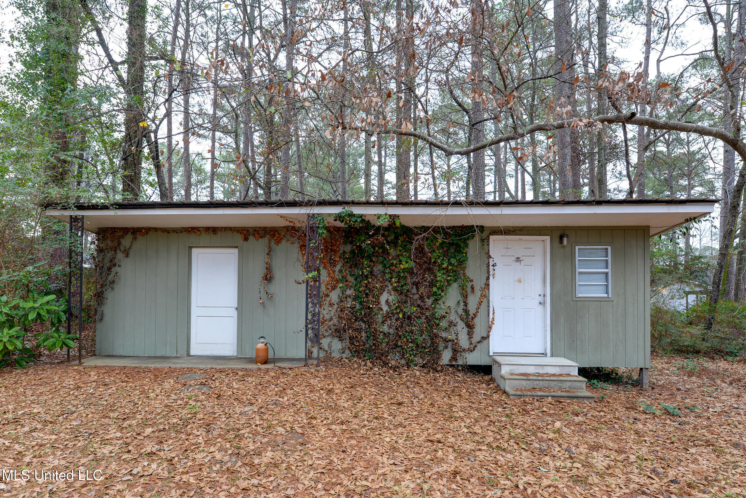 735 Forest Park Circle Property Photo 8