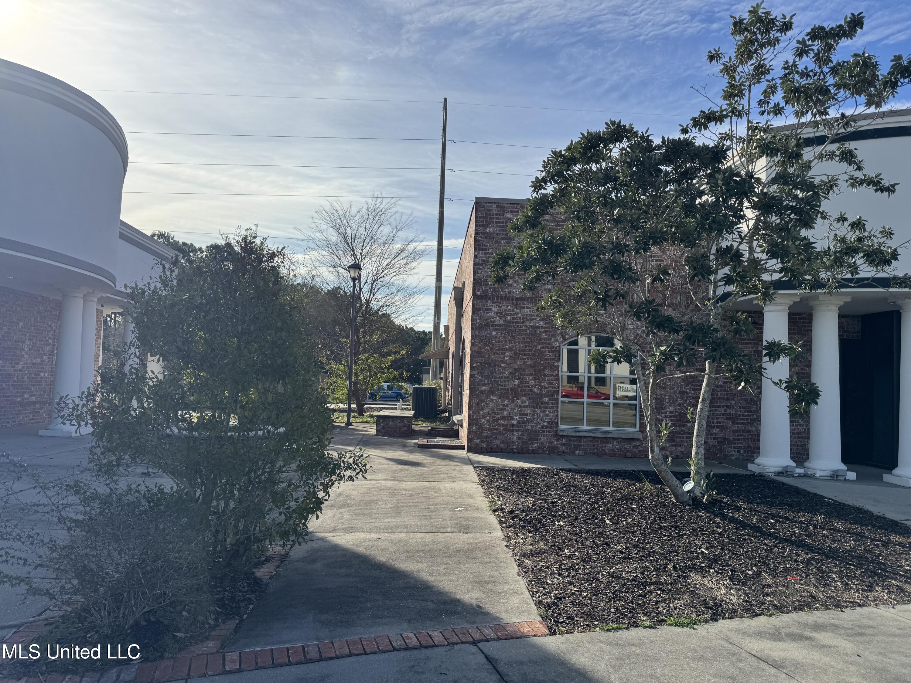 529 Highway 90 Property Photo 5