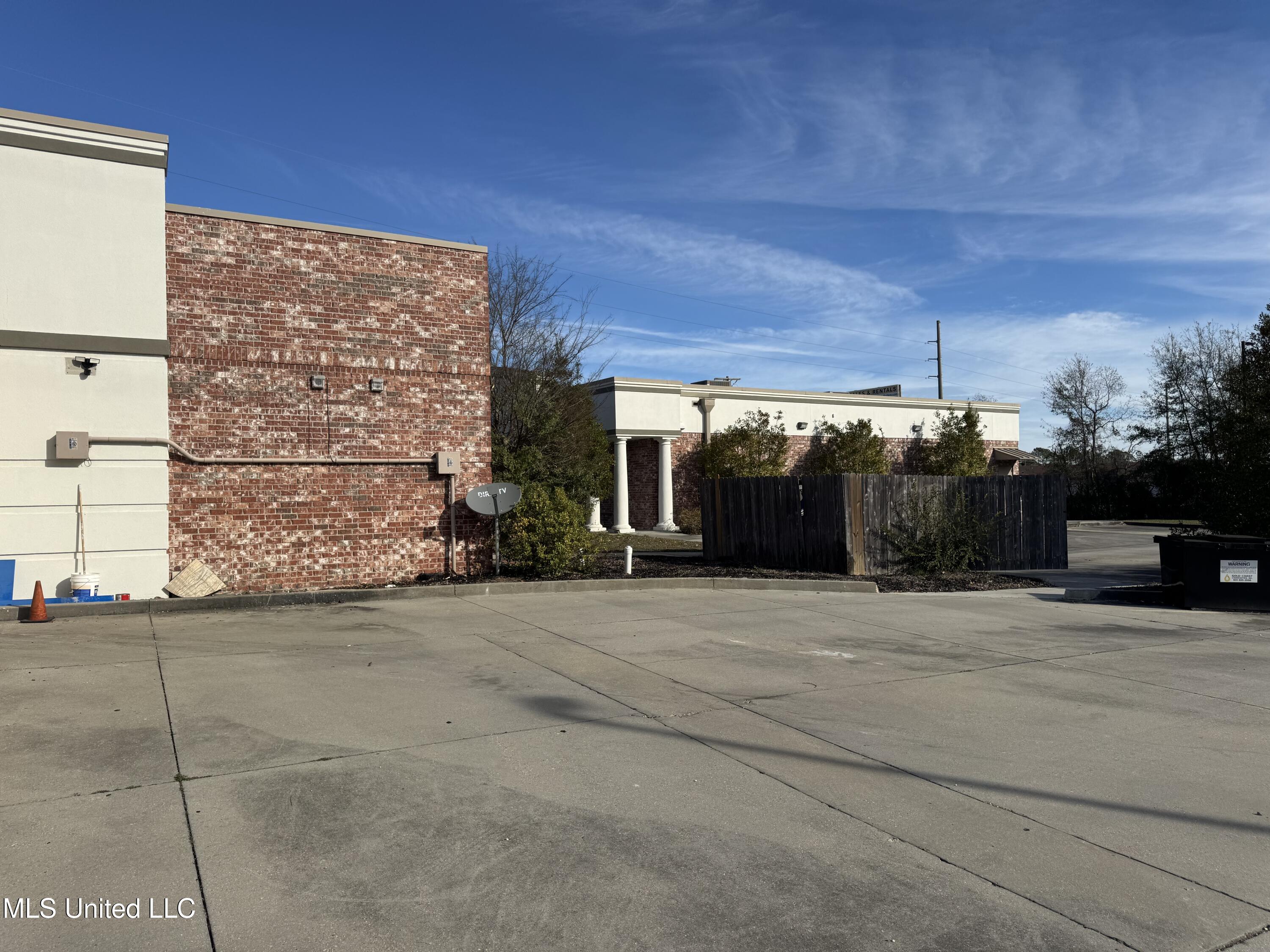 529 Highway 90 Property Photo 6