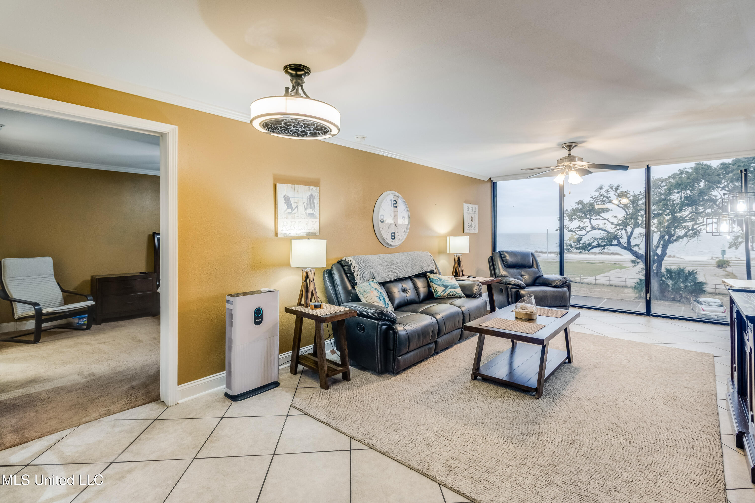 2046 Beach Boulevard Property Photo 6