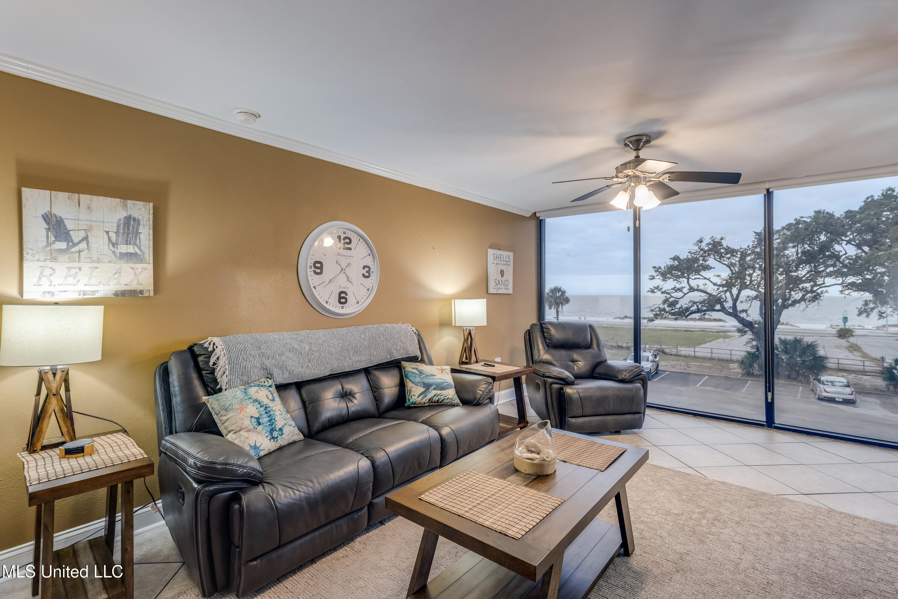 2046 Beach Boulevard Property Photo 9
