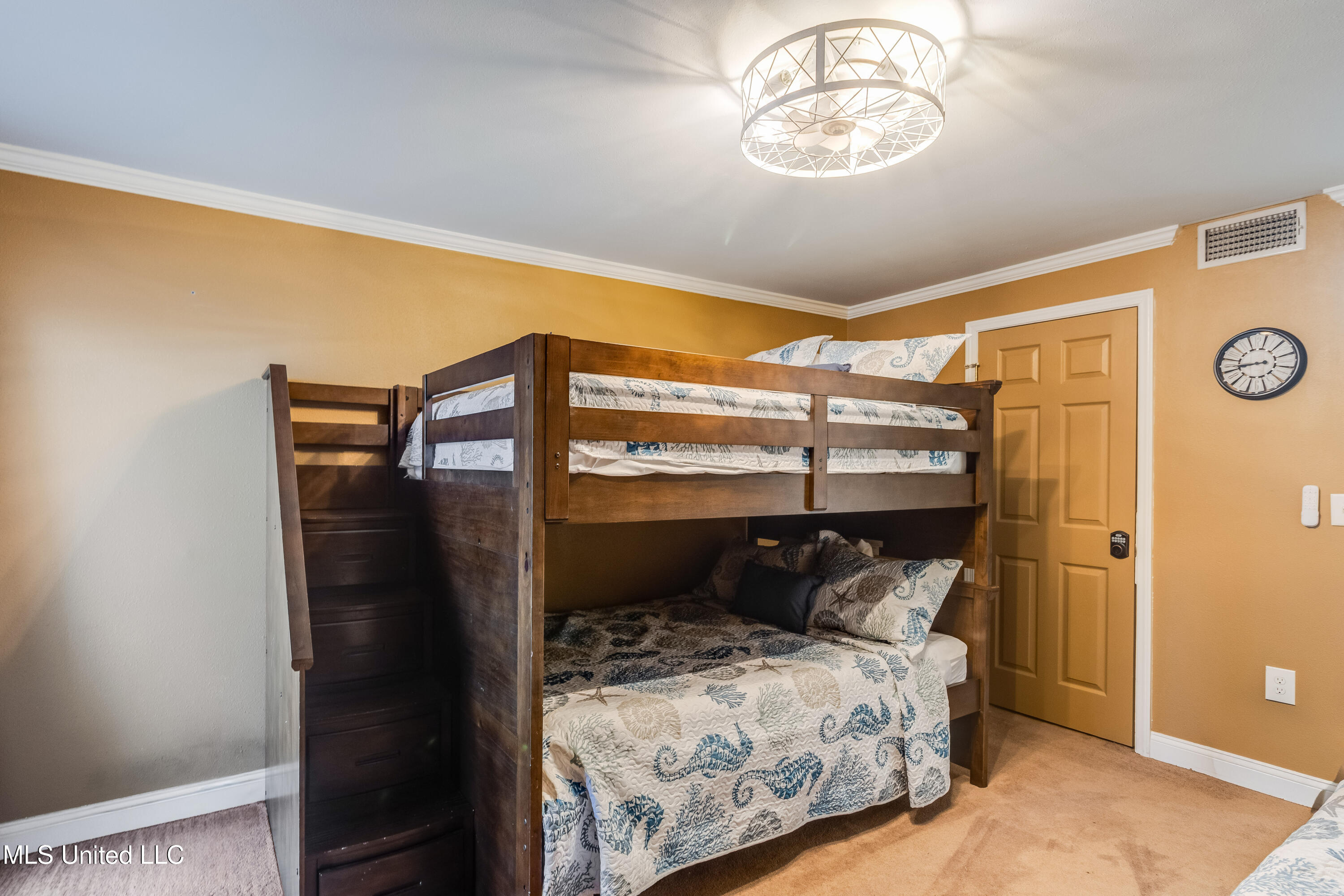 2046 Beach Boulevard Property Photo 12