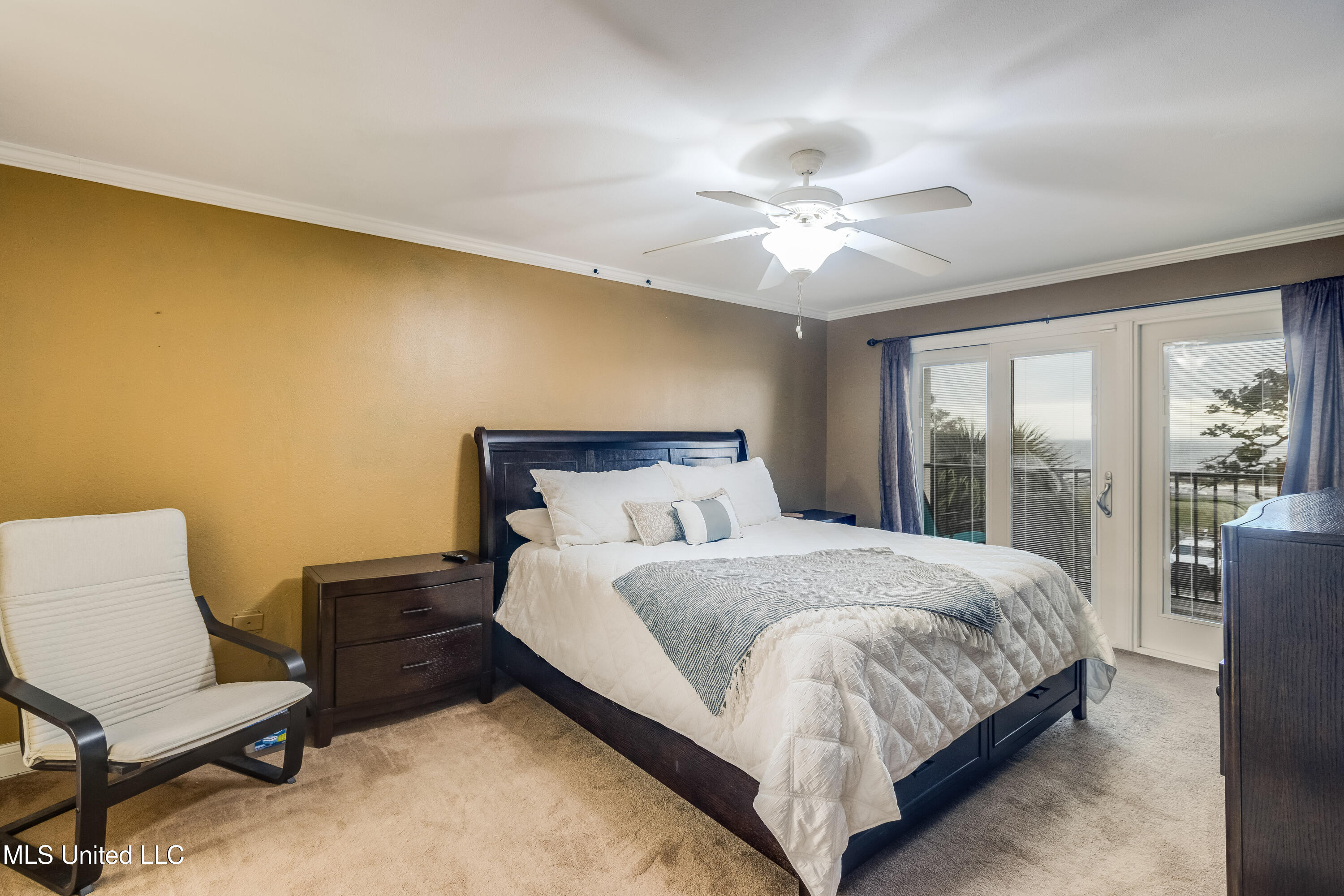 2046 Beach Boulevard Property Photo 14