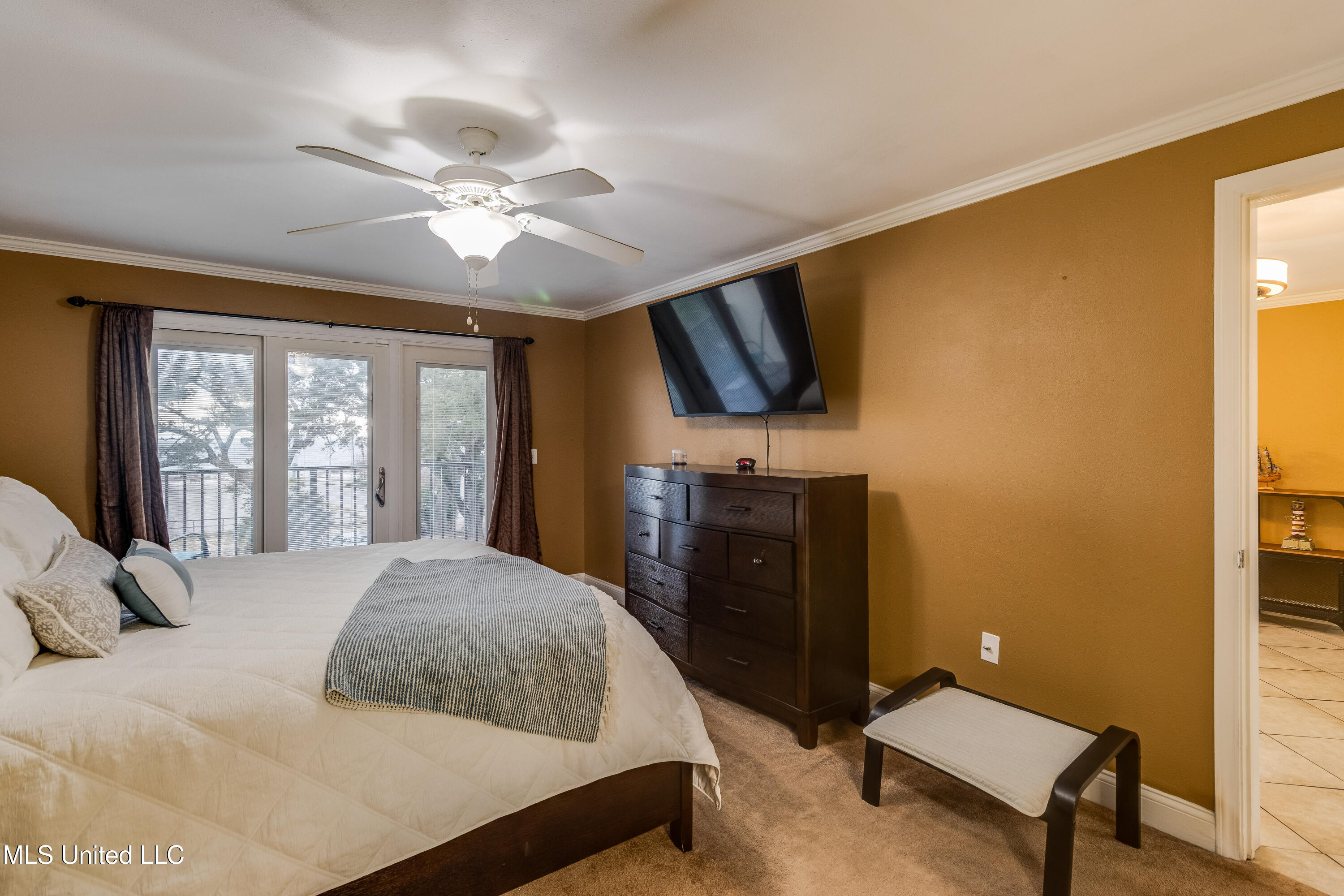 2046 Beach Boulevard Property Photo 15