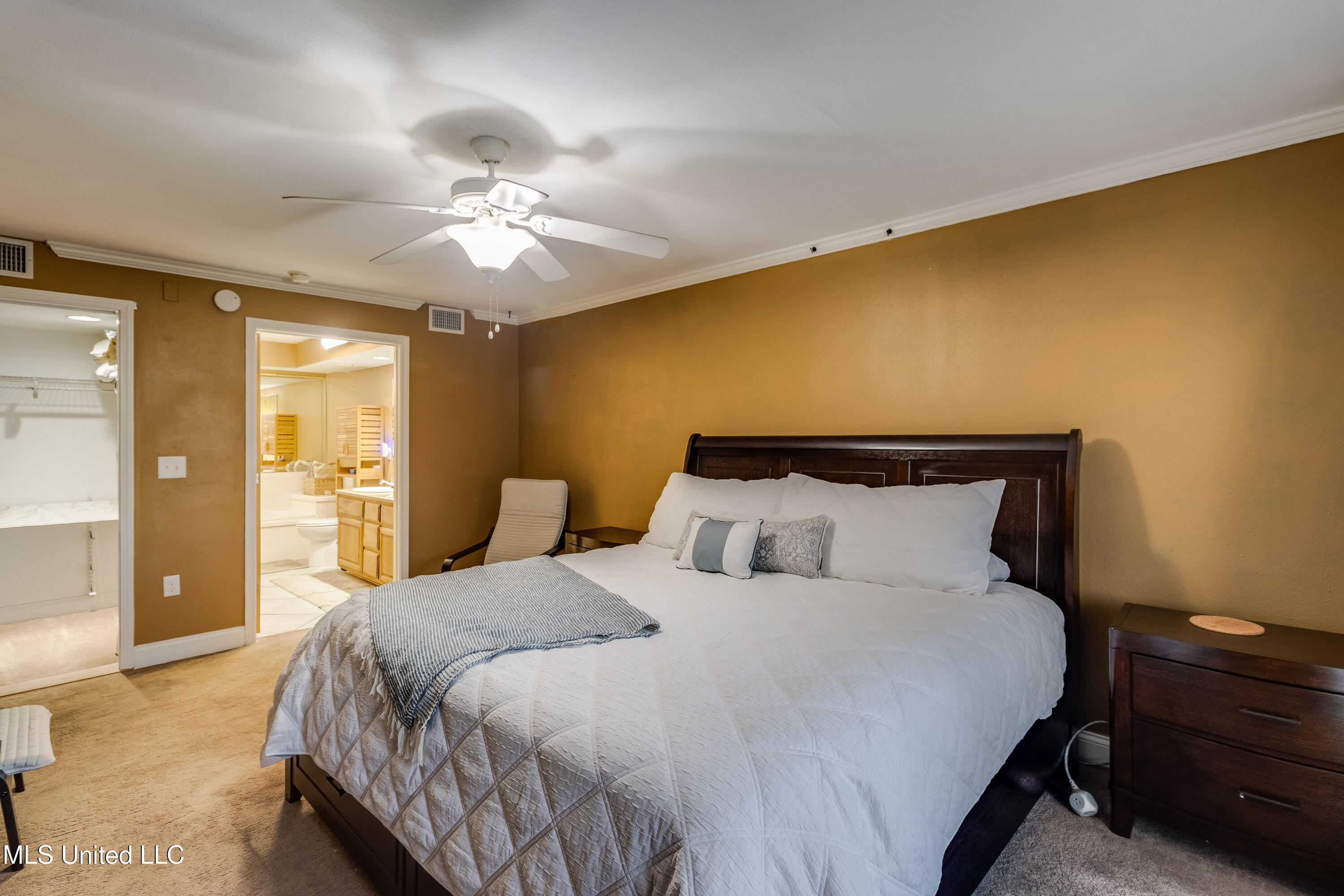 2046 Beach Boulevard Property Photo 16