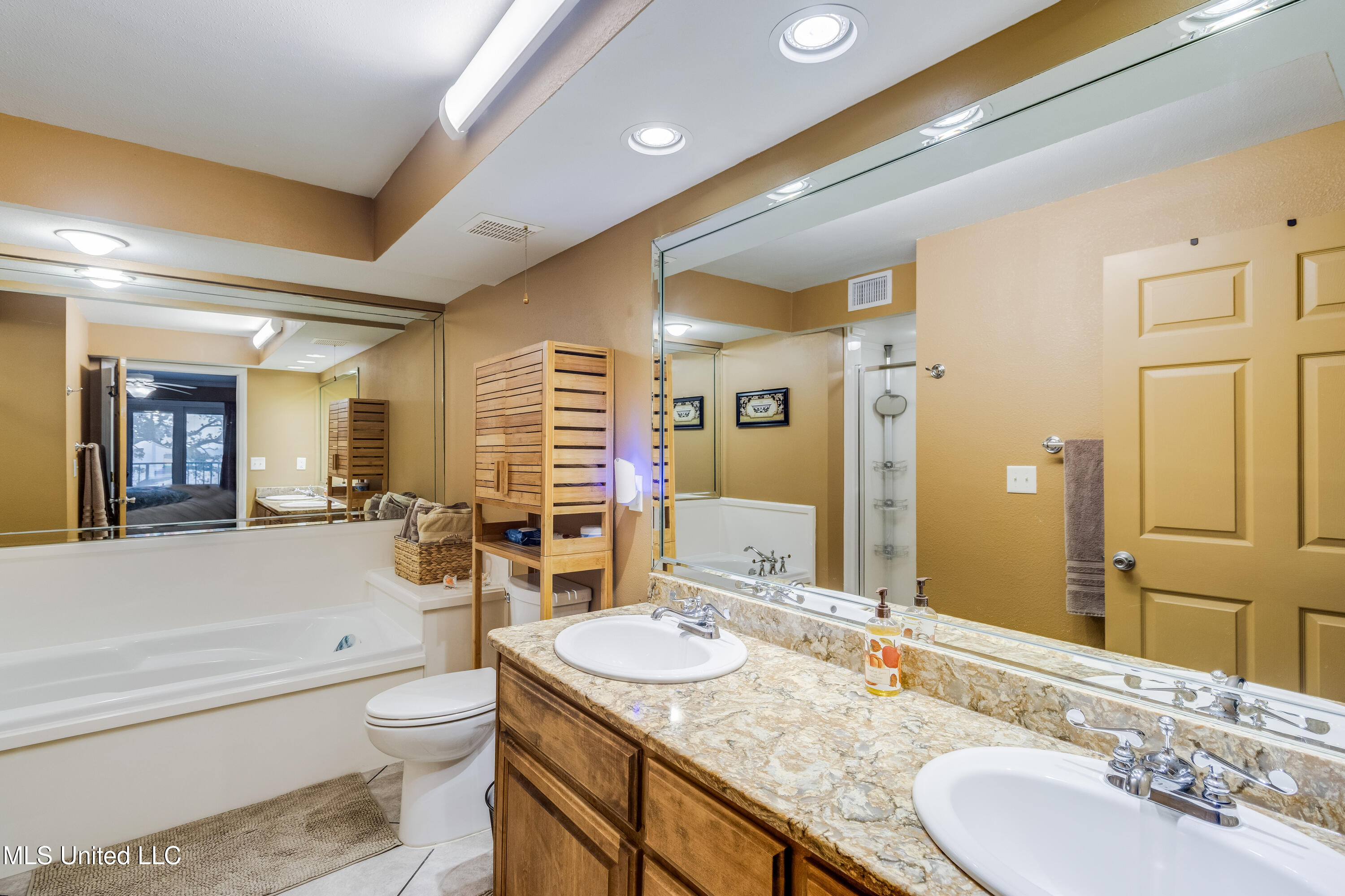 2046 Beach Boulevard Property Photo 17