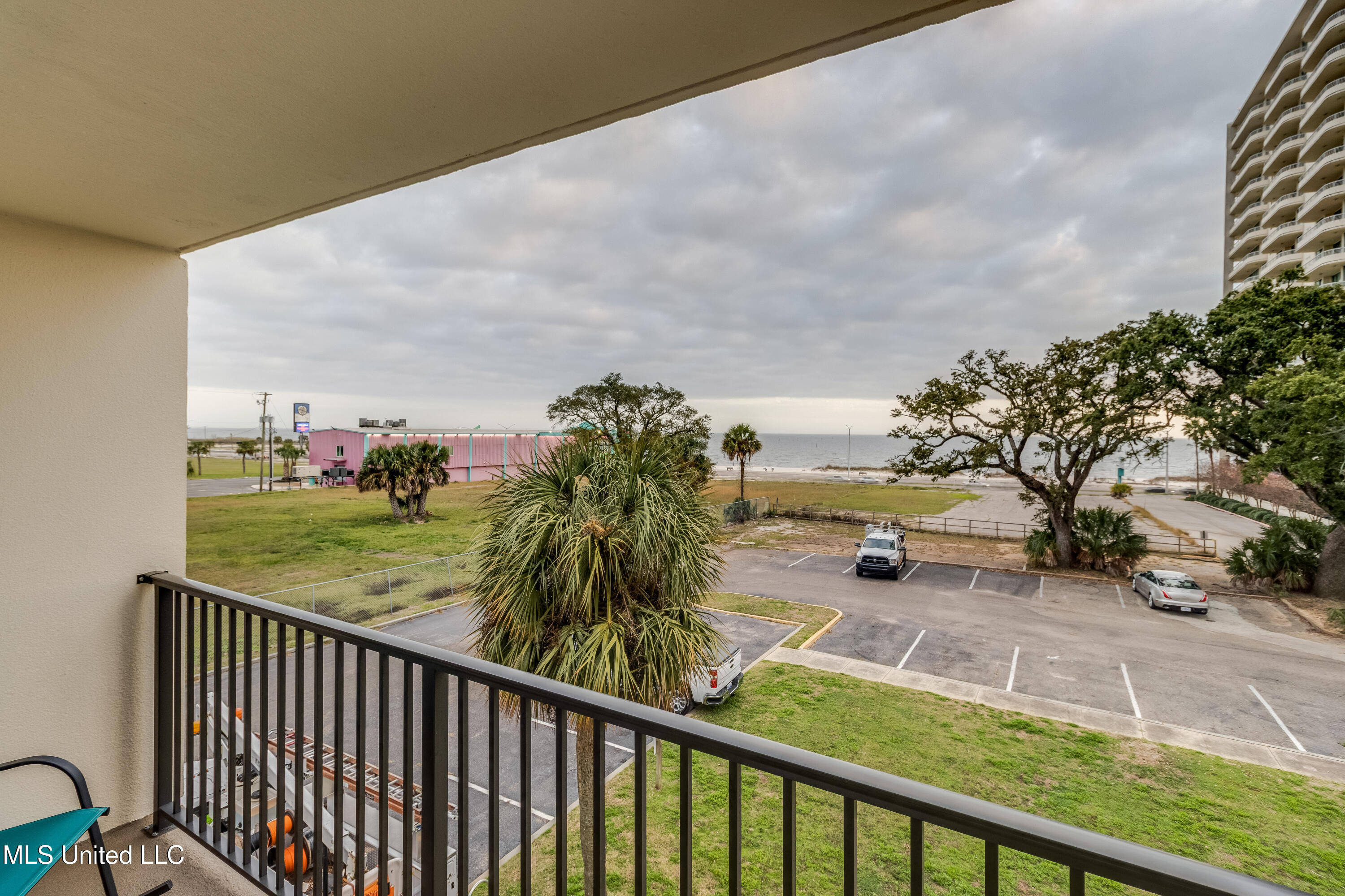 2046 Beach Boulevard Property Photo 19