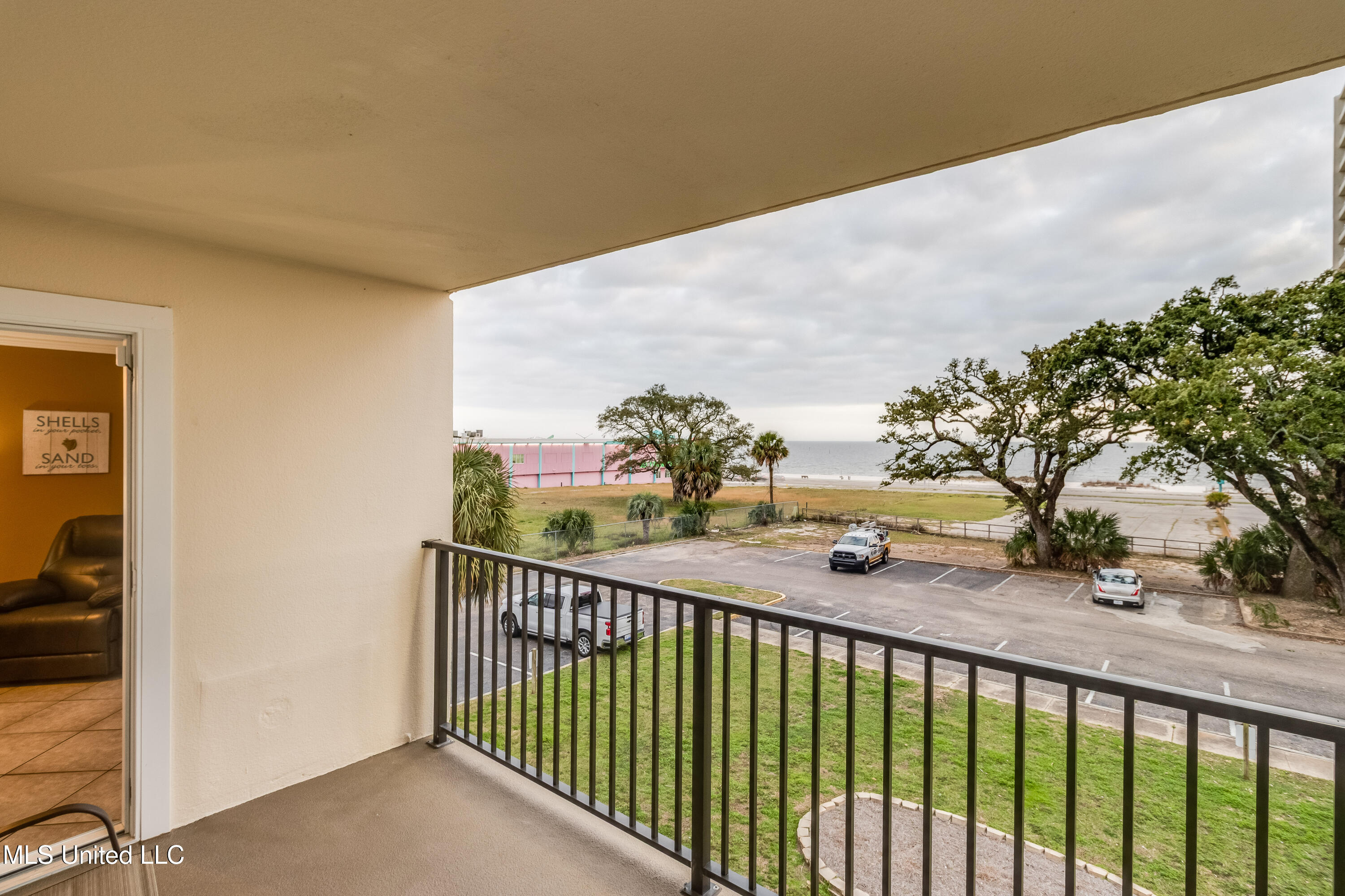 2046 Beach Boulevard Property Photo 20
