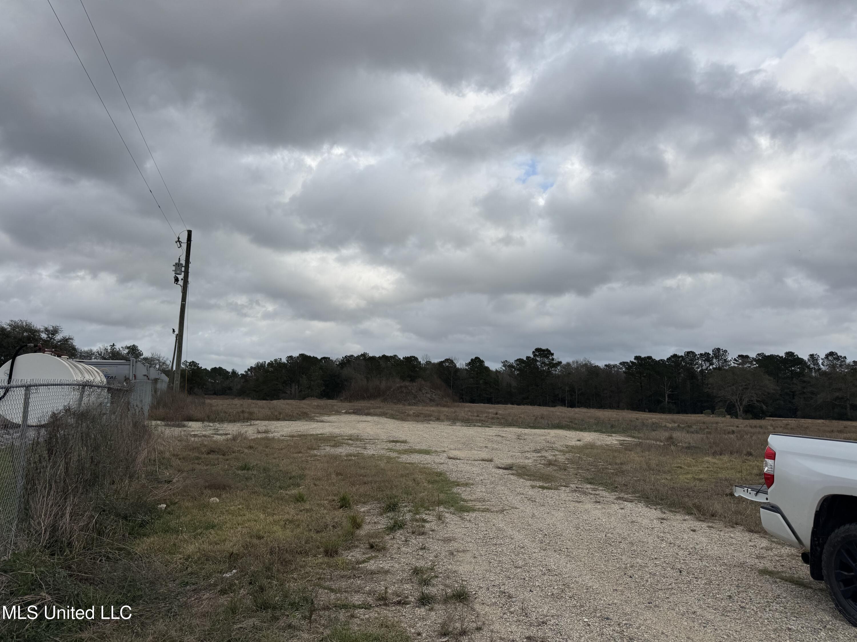 19910 Highway 43 Property Photo 5