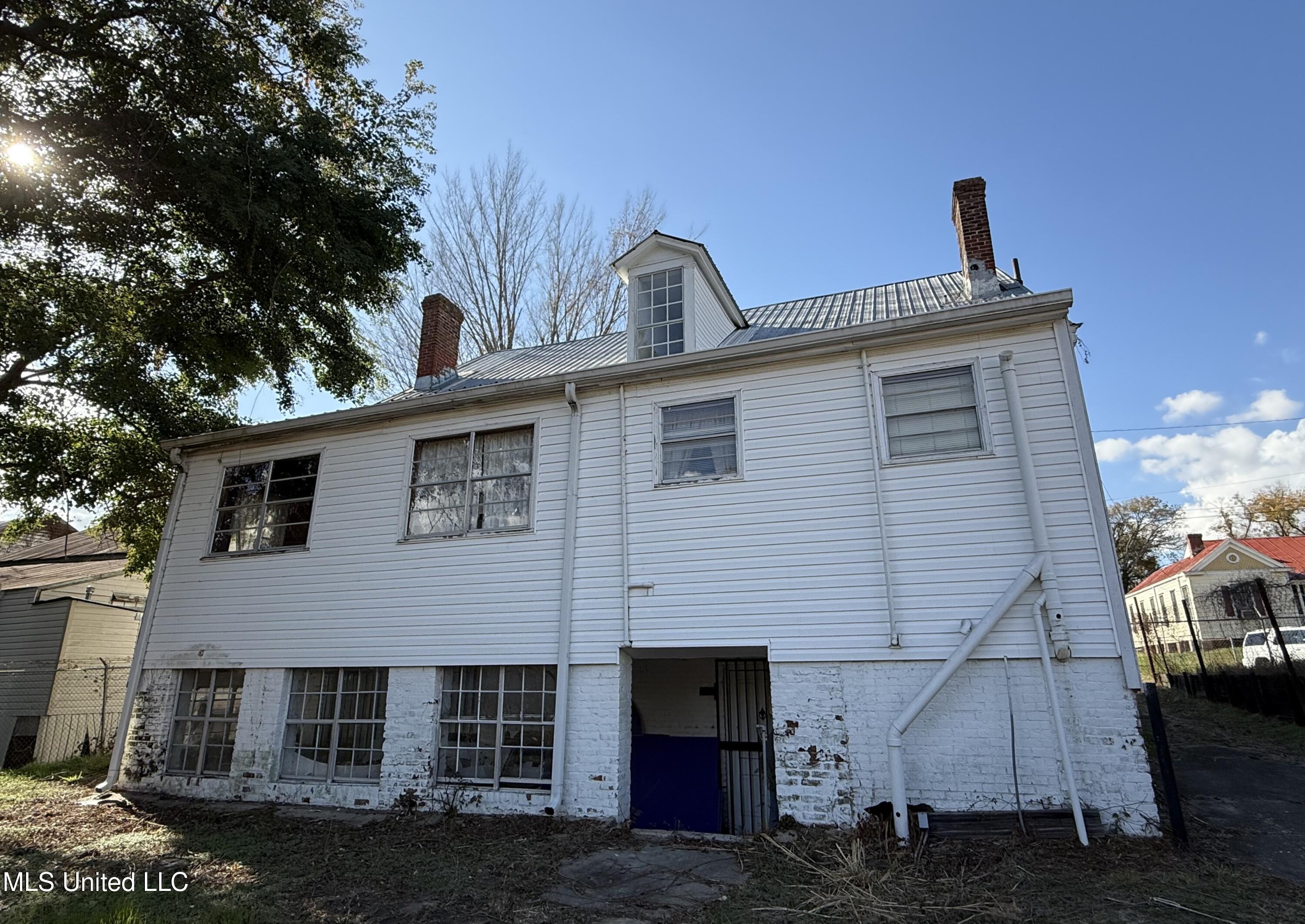 17 Old Devereaux Street Property Photo 5