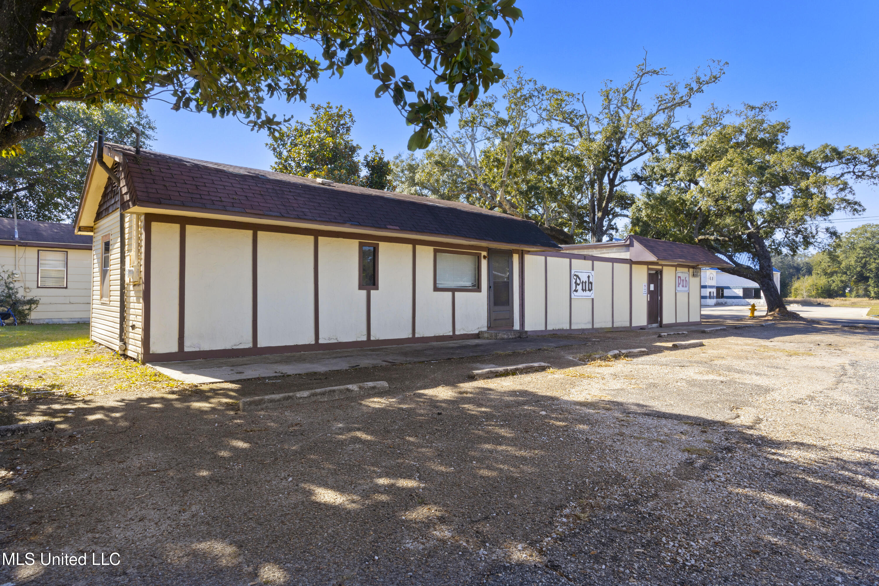 2061 Pass Road Property Photo 3