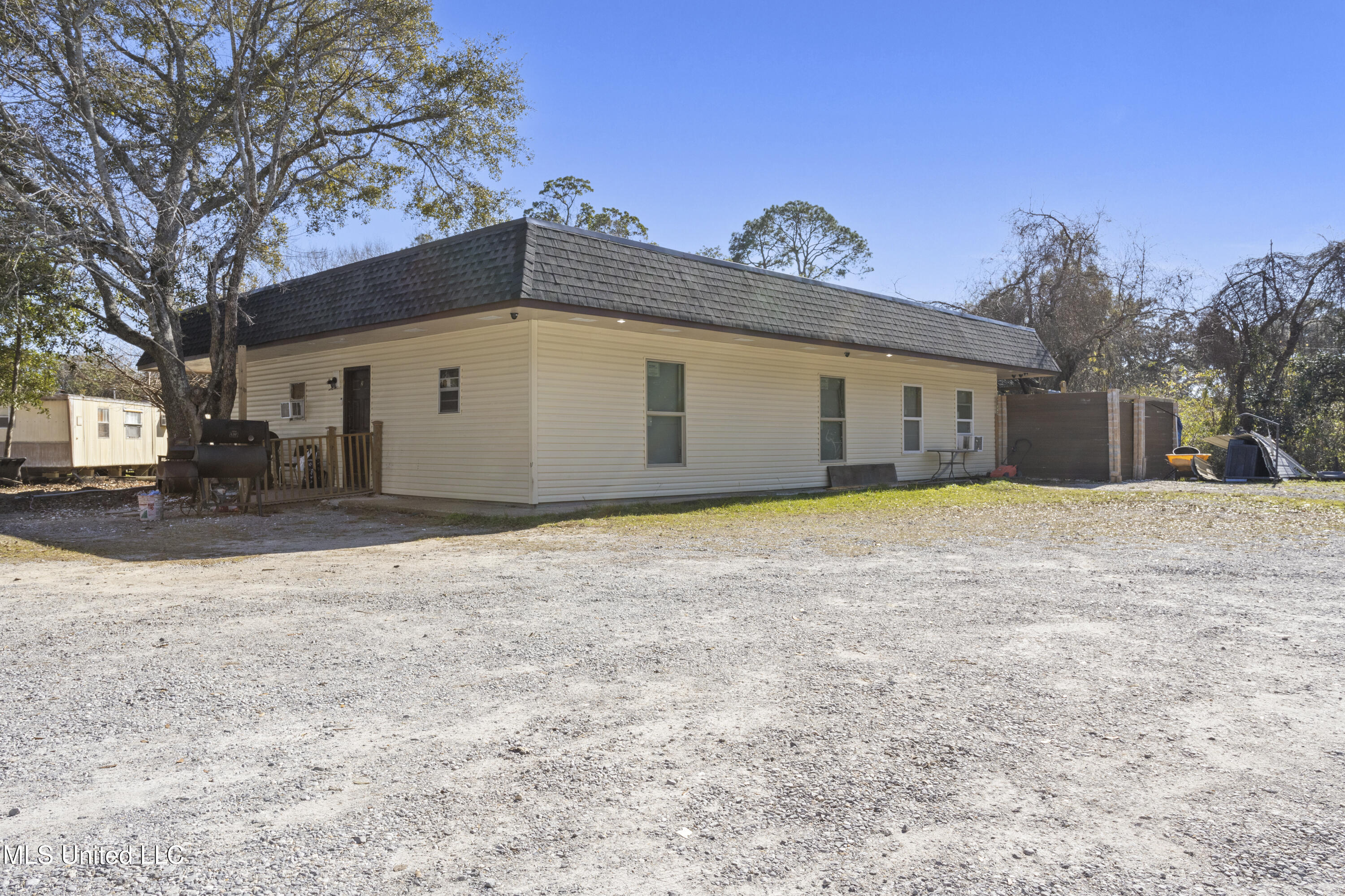 2061 Pass Road Property Photo 6