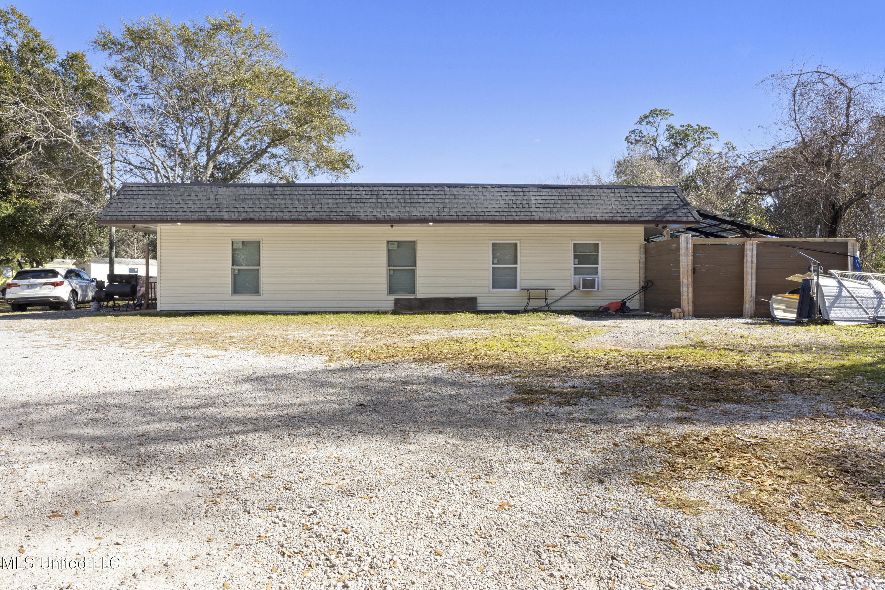 2061 Pass Road Property Photo 7