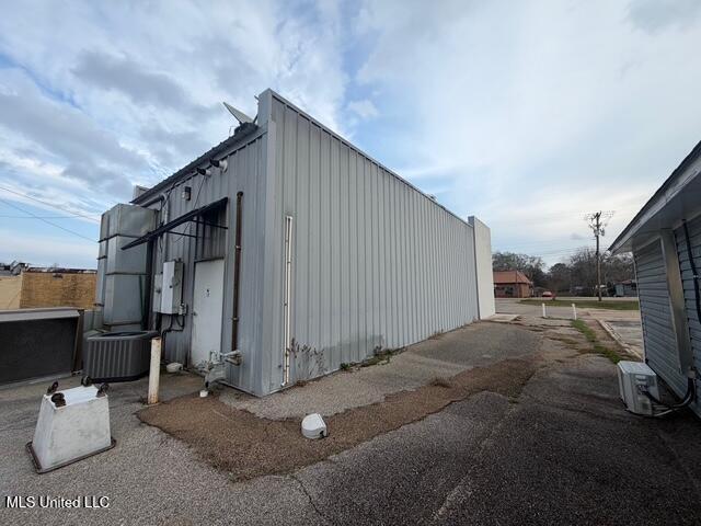 1813 Columbia Avenue Property Photo 5