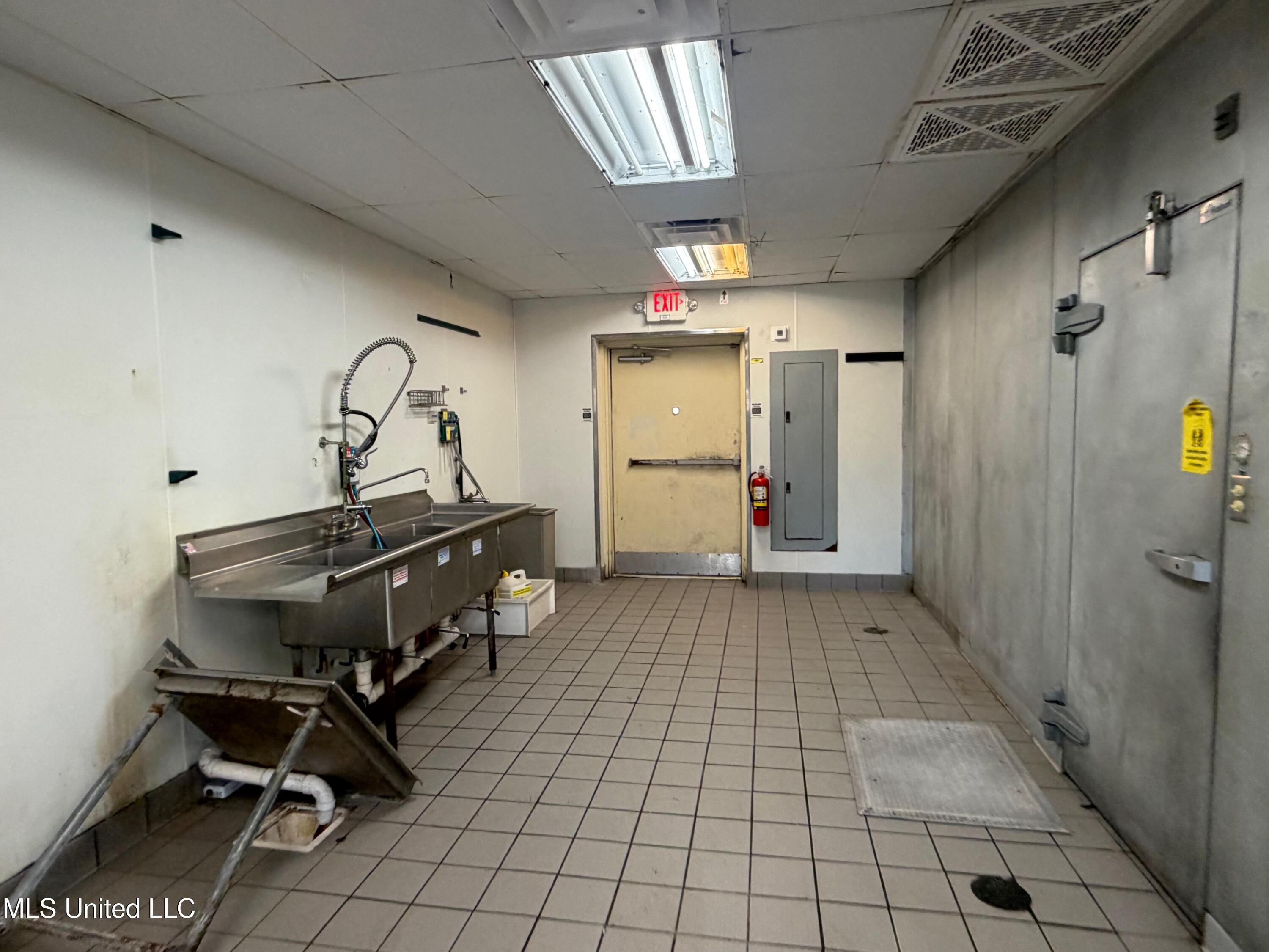1813 Columbia Avenue Property Photo 12
