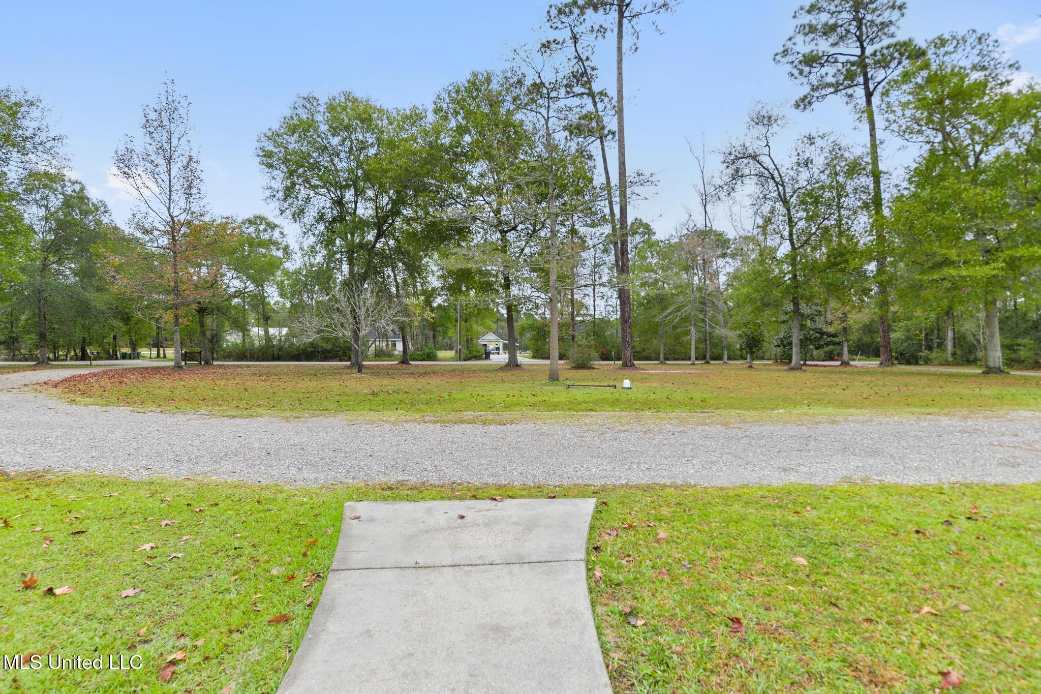 14449 Pine Ridge Road Property Photo 5
