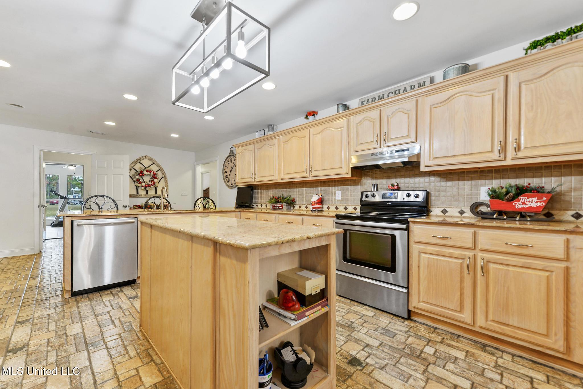 14449 Pine Ridge Road Property Photo 20