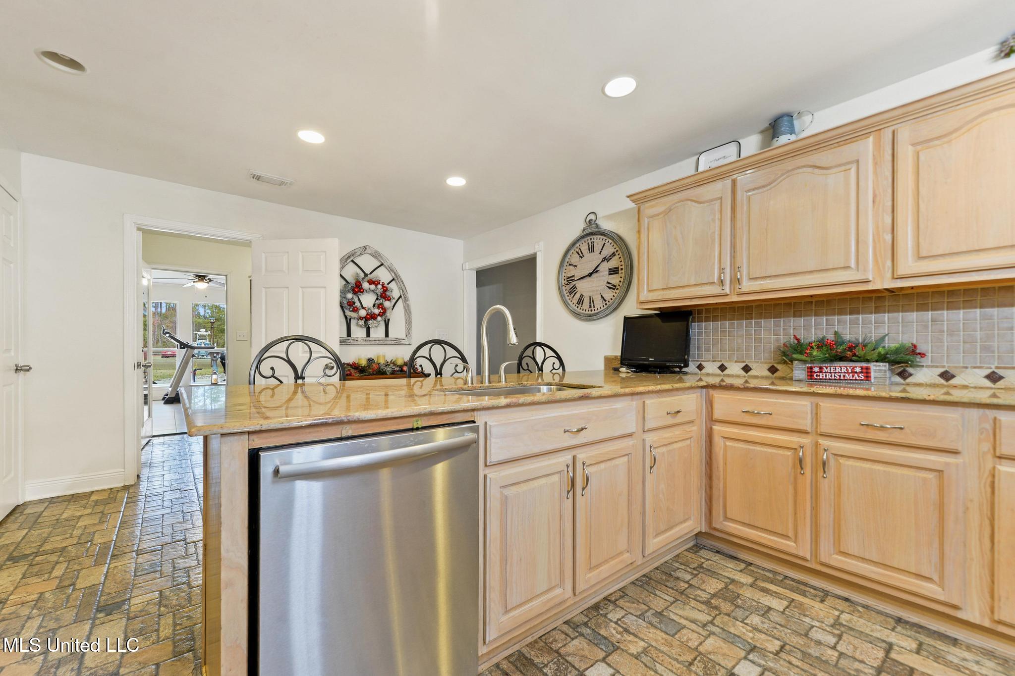 14449 Pine Ridge Road Property Photo 23