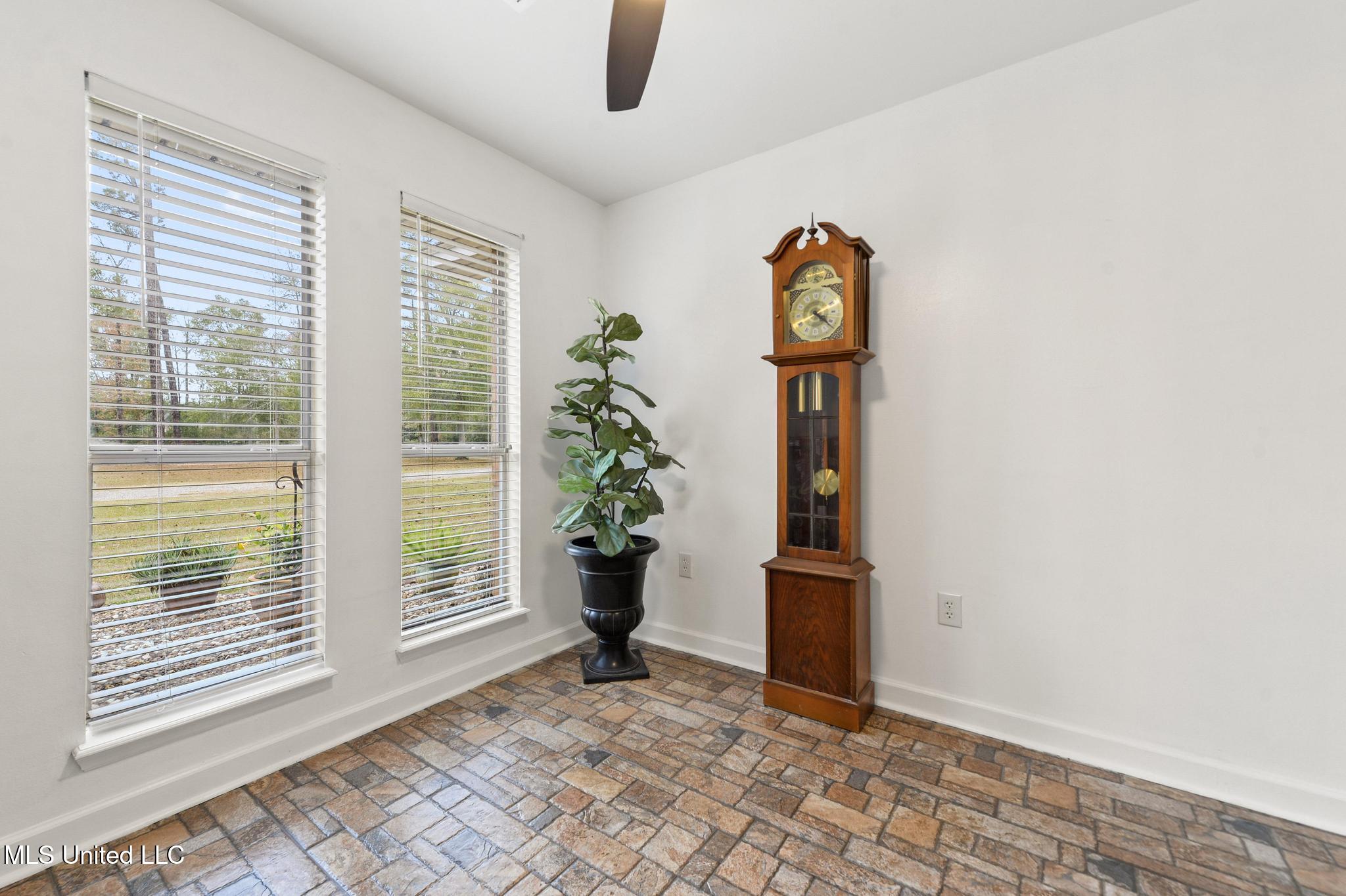 14449 Pine Ridge Road Property Photo 31
