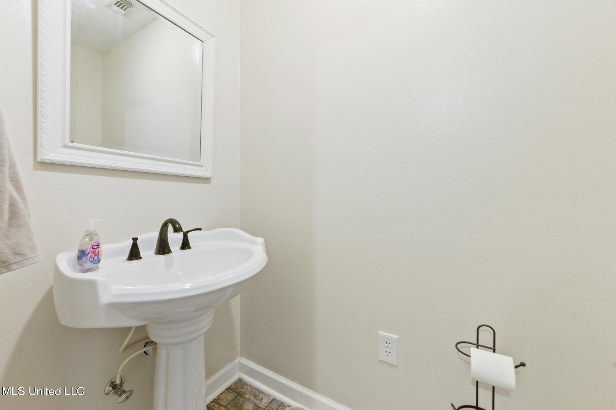 14449 Pine Ridge Road Property Photo 48