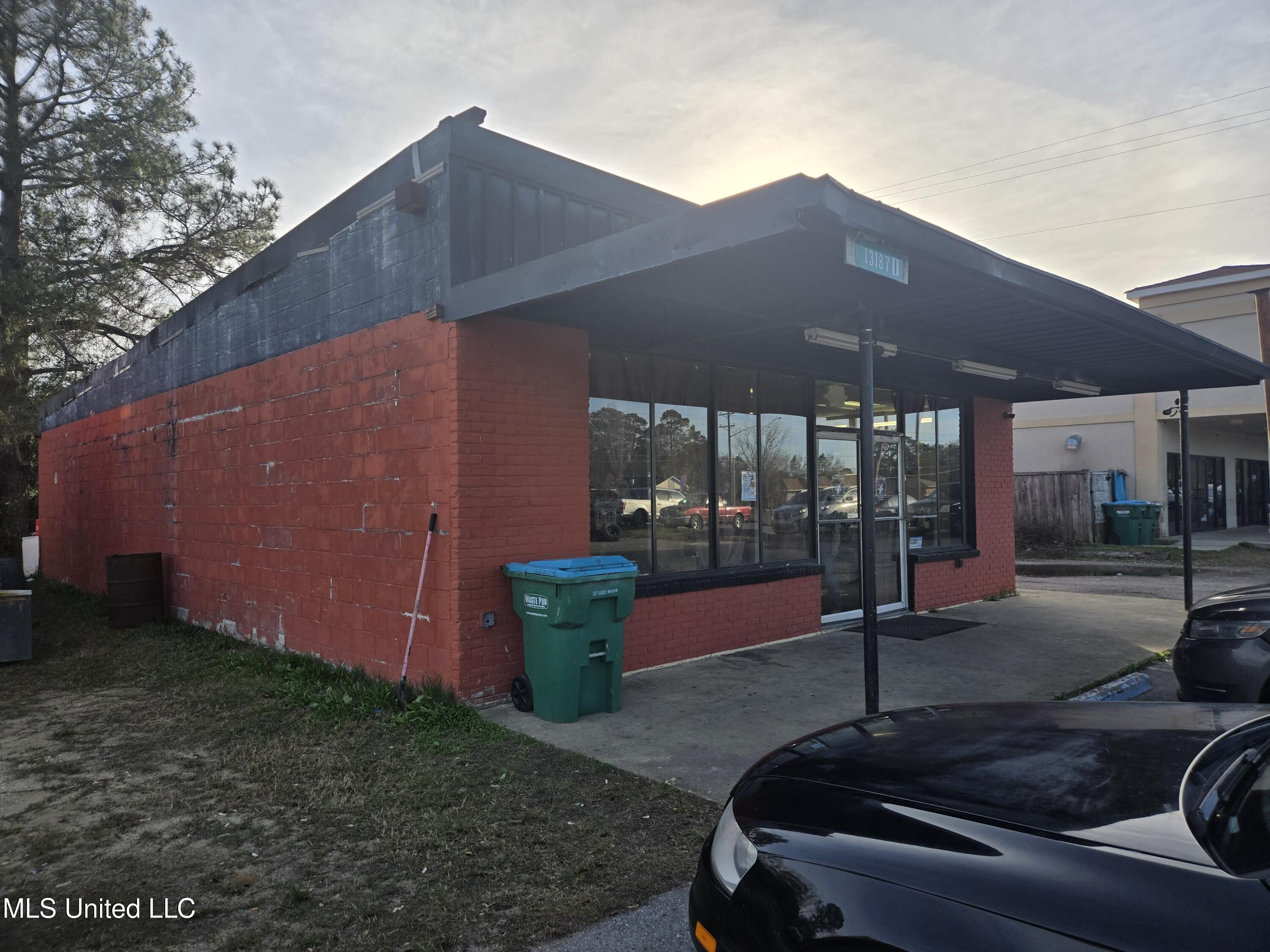 13187 Dedeaux Road Property Photo 5