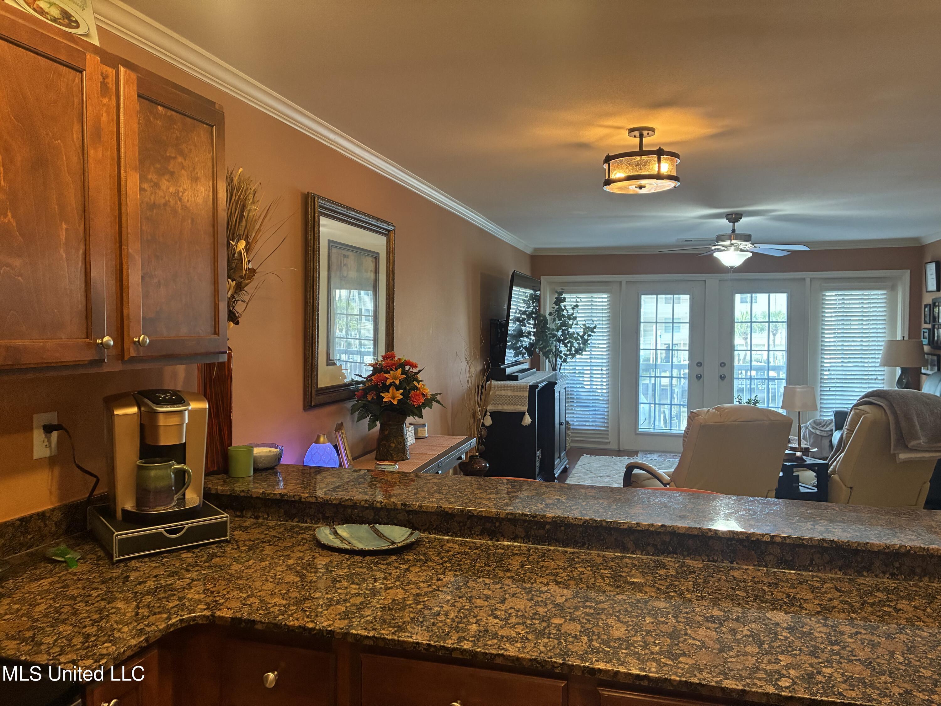 2421 Beachview Drive Property Photo 21