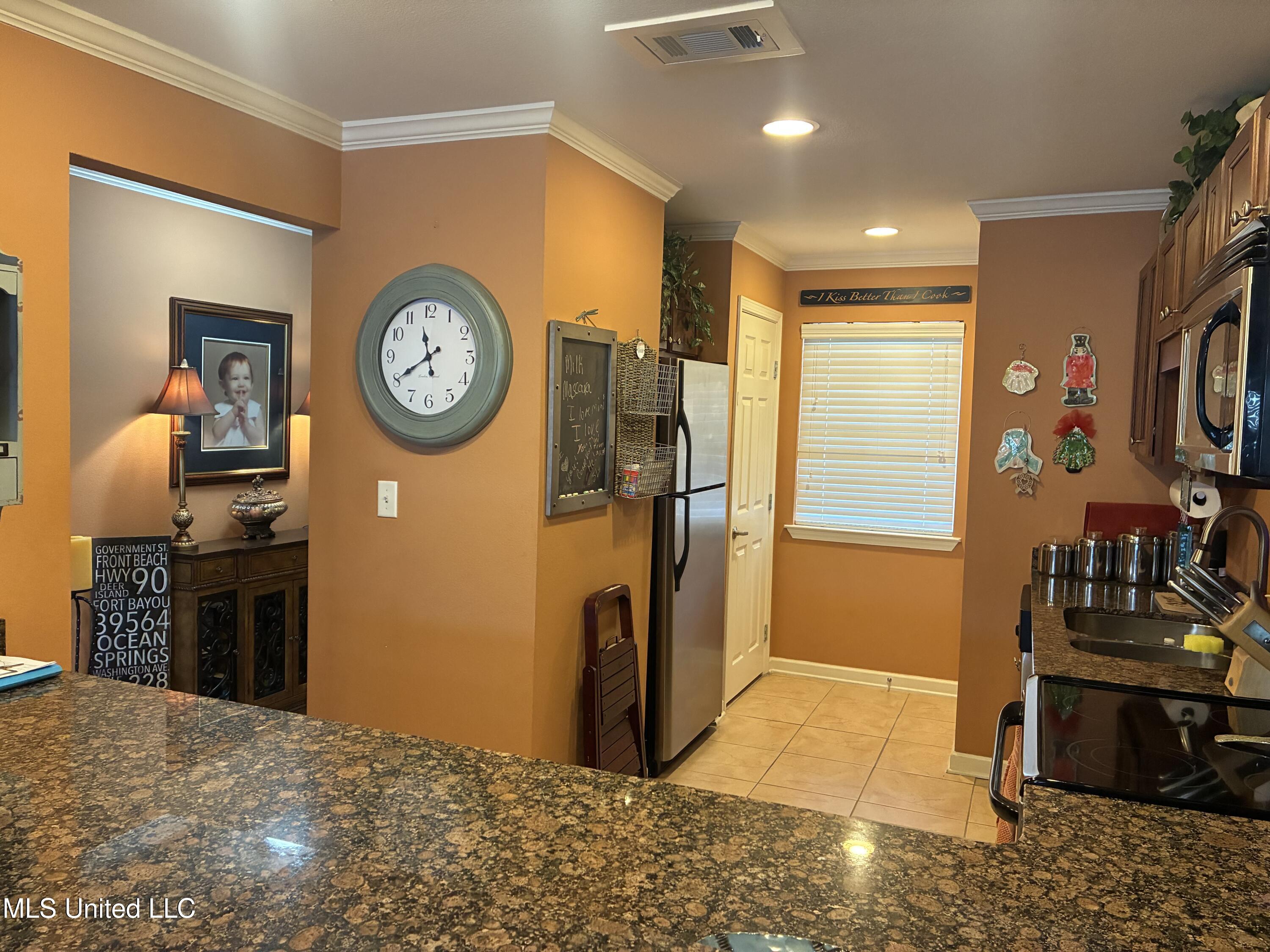 2421 Beachview Drive Property Photo 28
