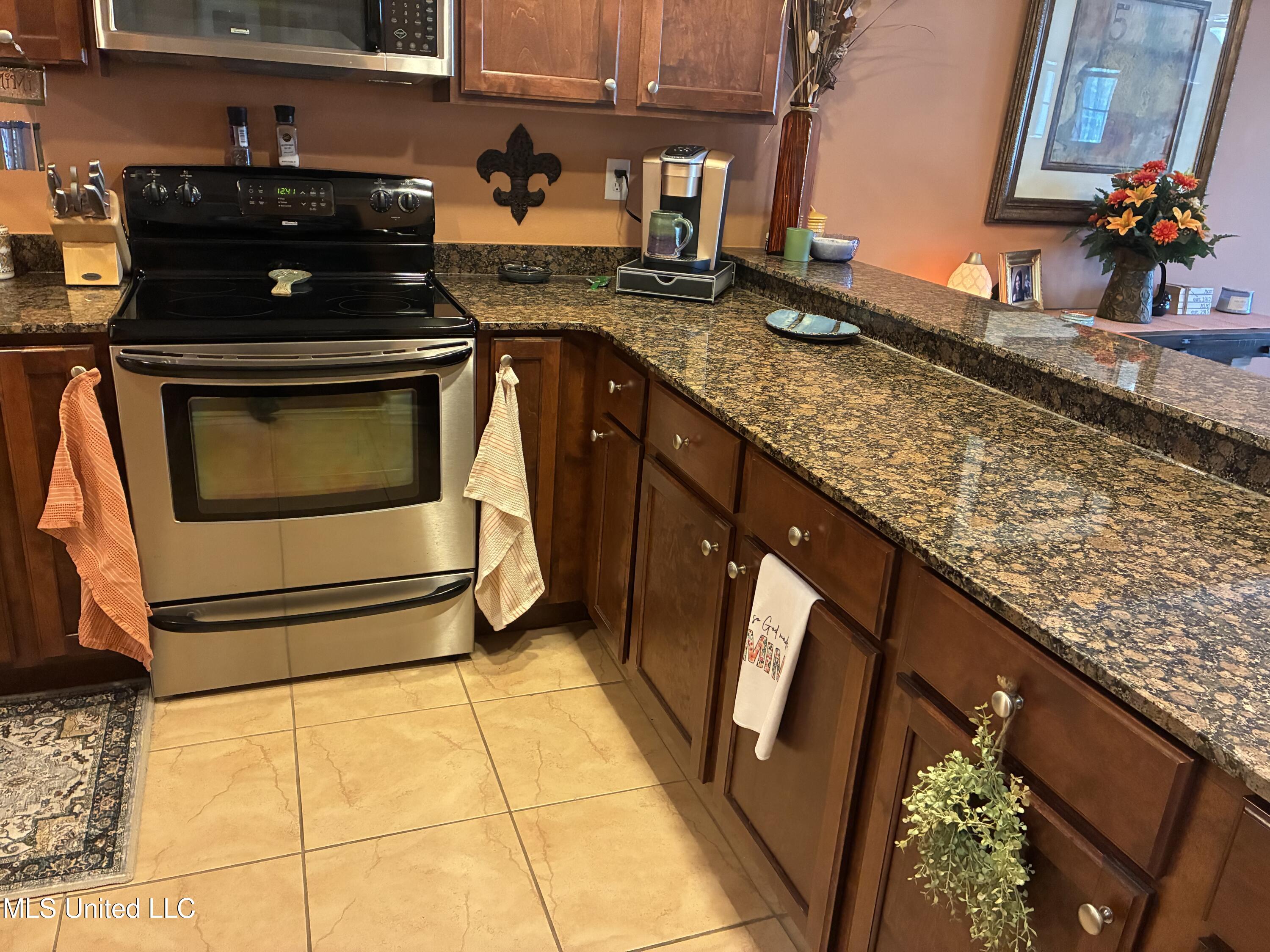 2421 Beachview Drive Property Photo 34