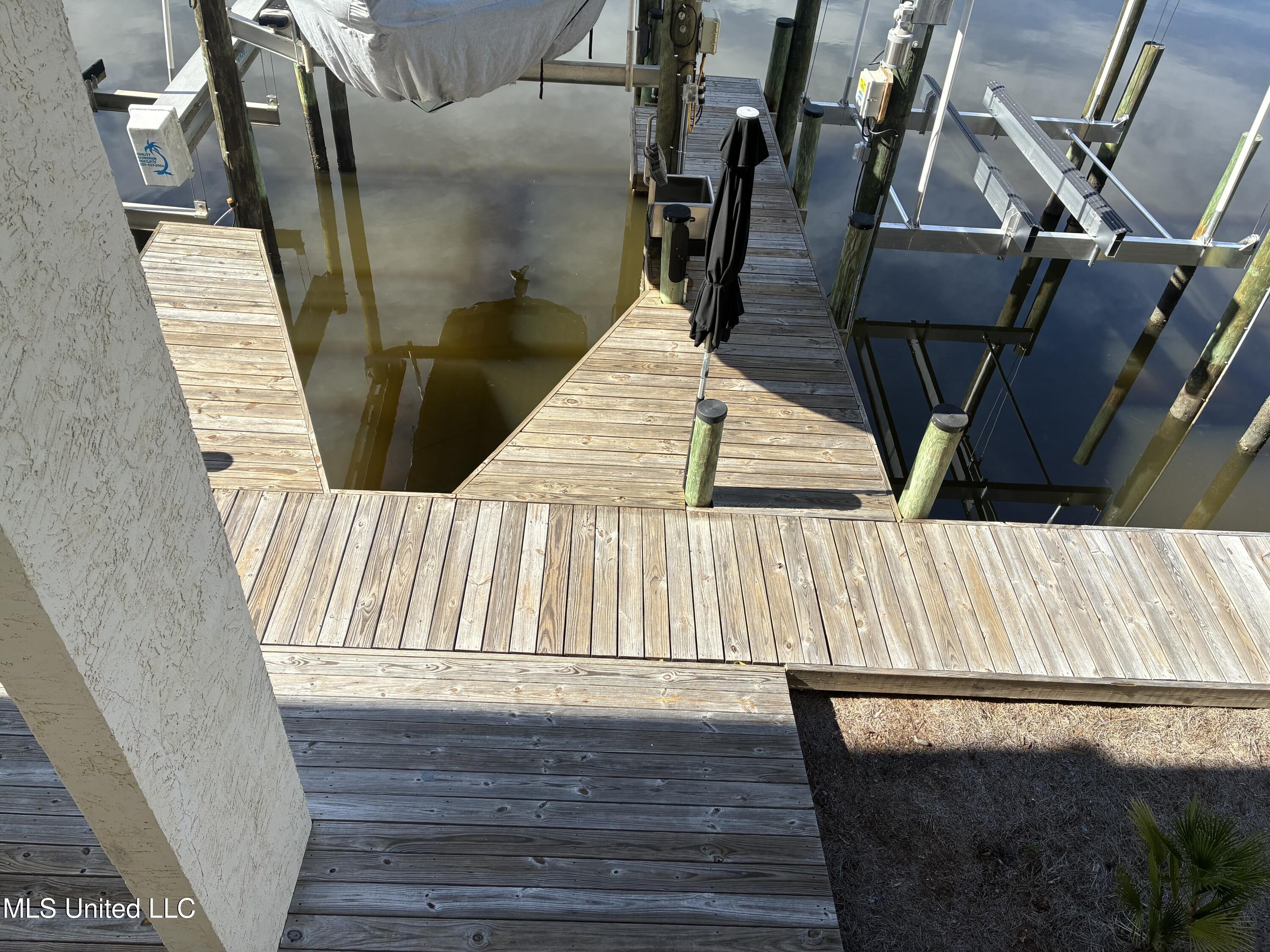 2421 Beachview Drive Property Photo 53