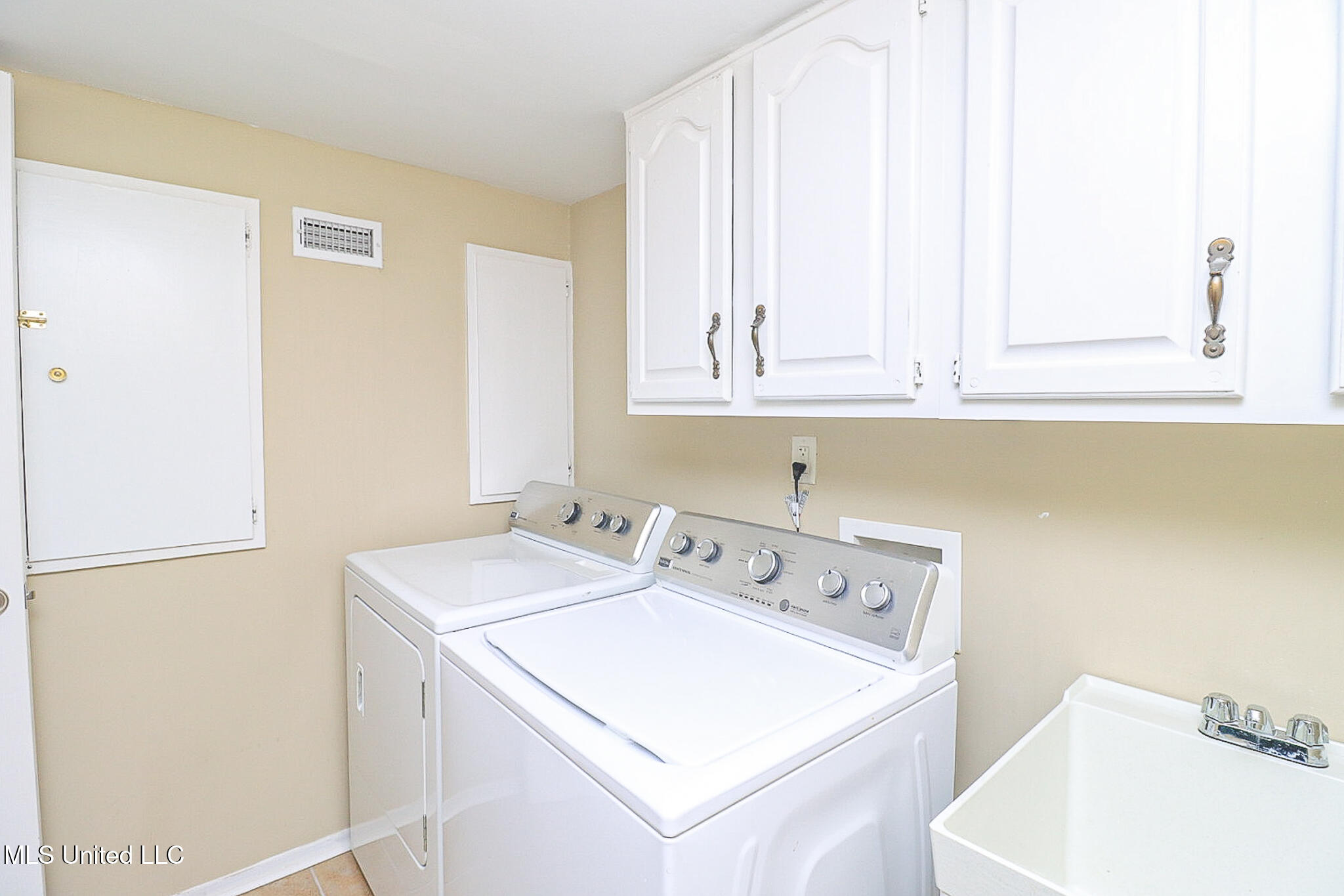 65 Breakers Lane Property Photo 42