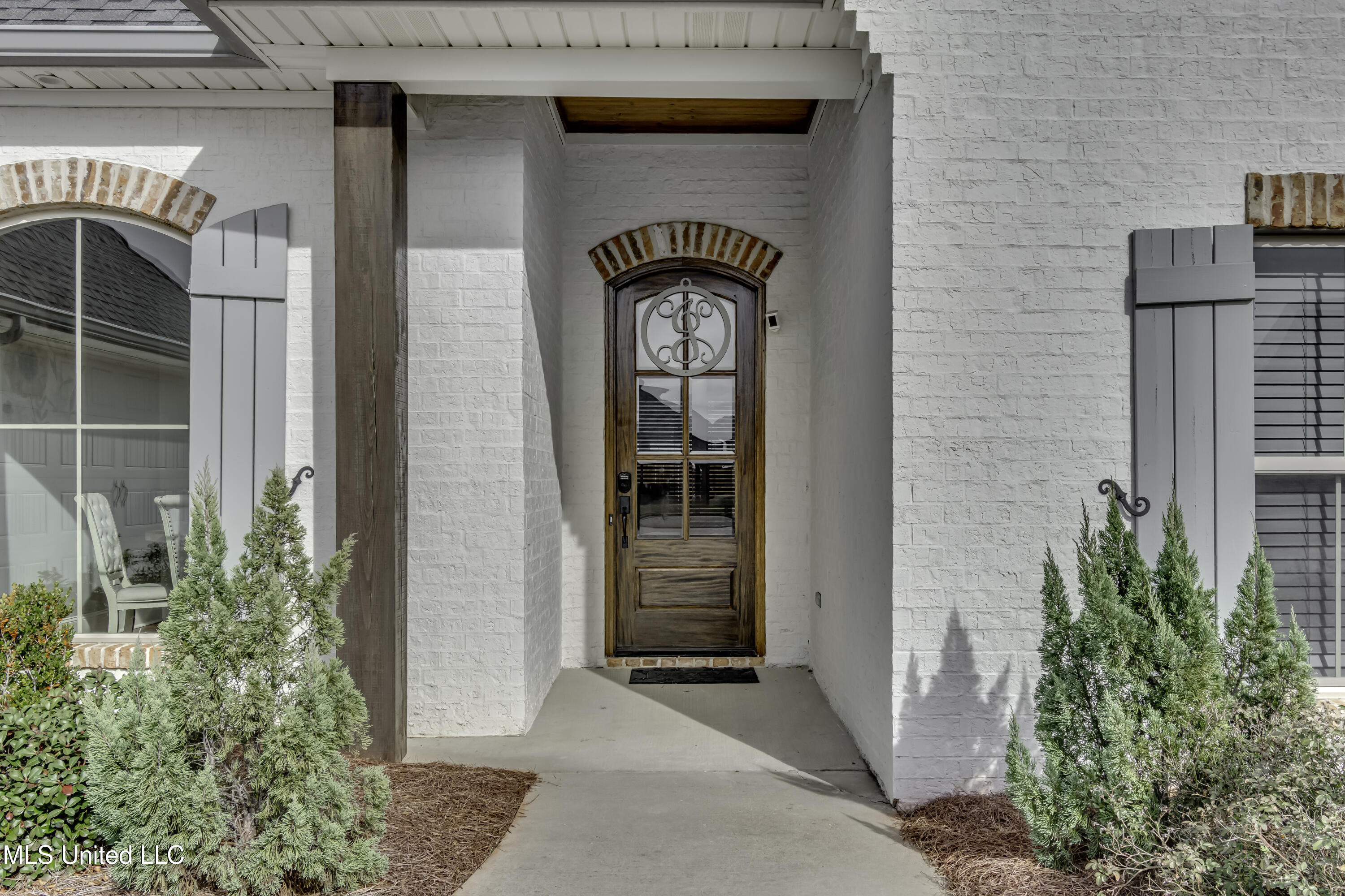 705 Queens Court Property Photo 10