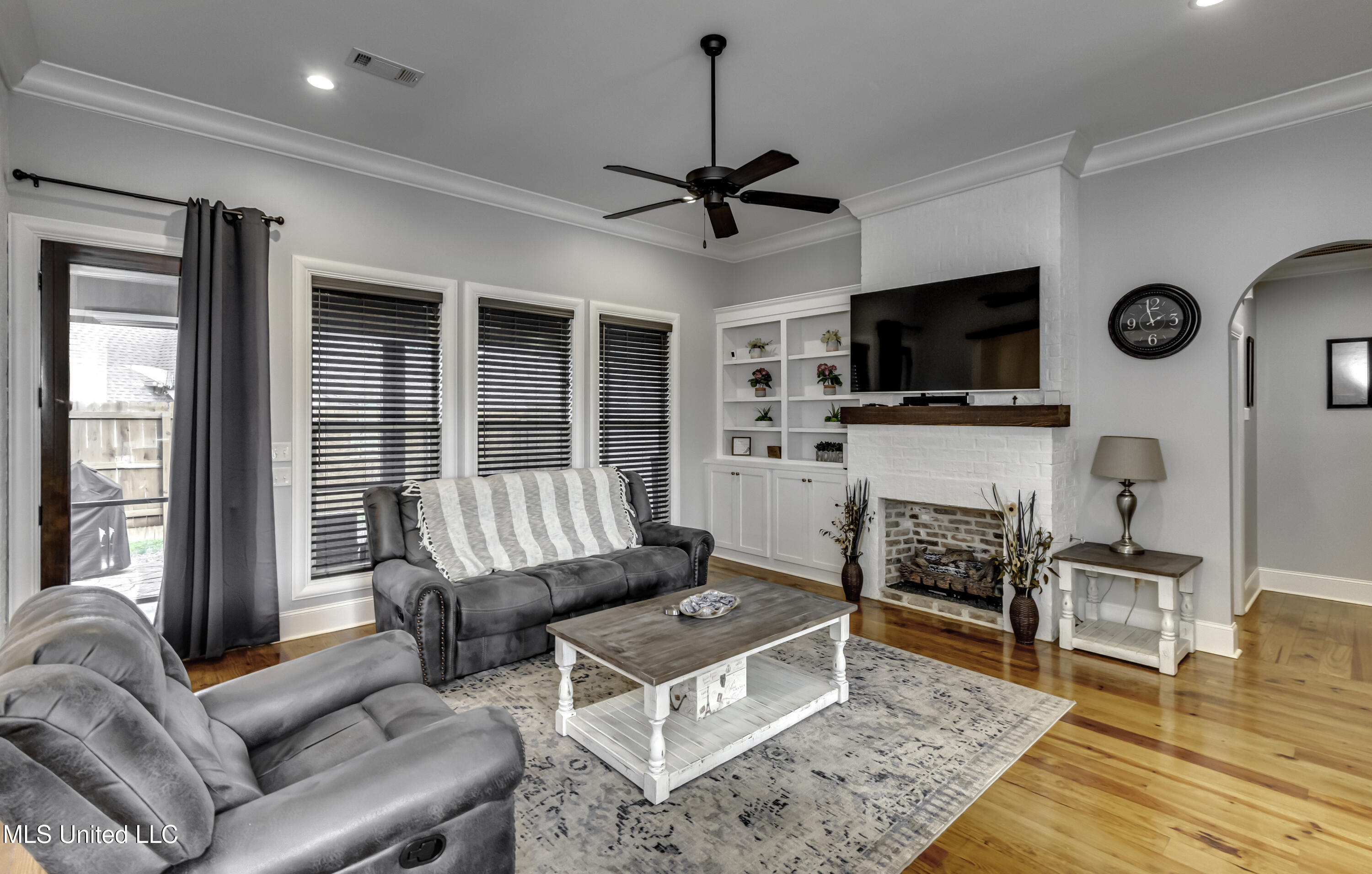 705 Queens Court Property Photo 14