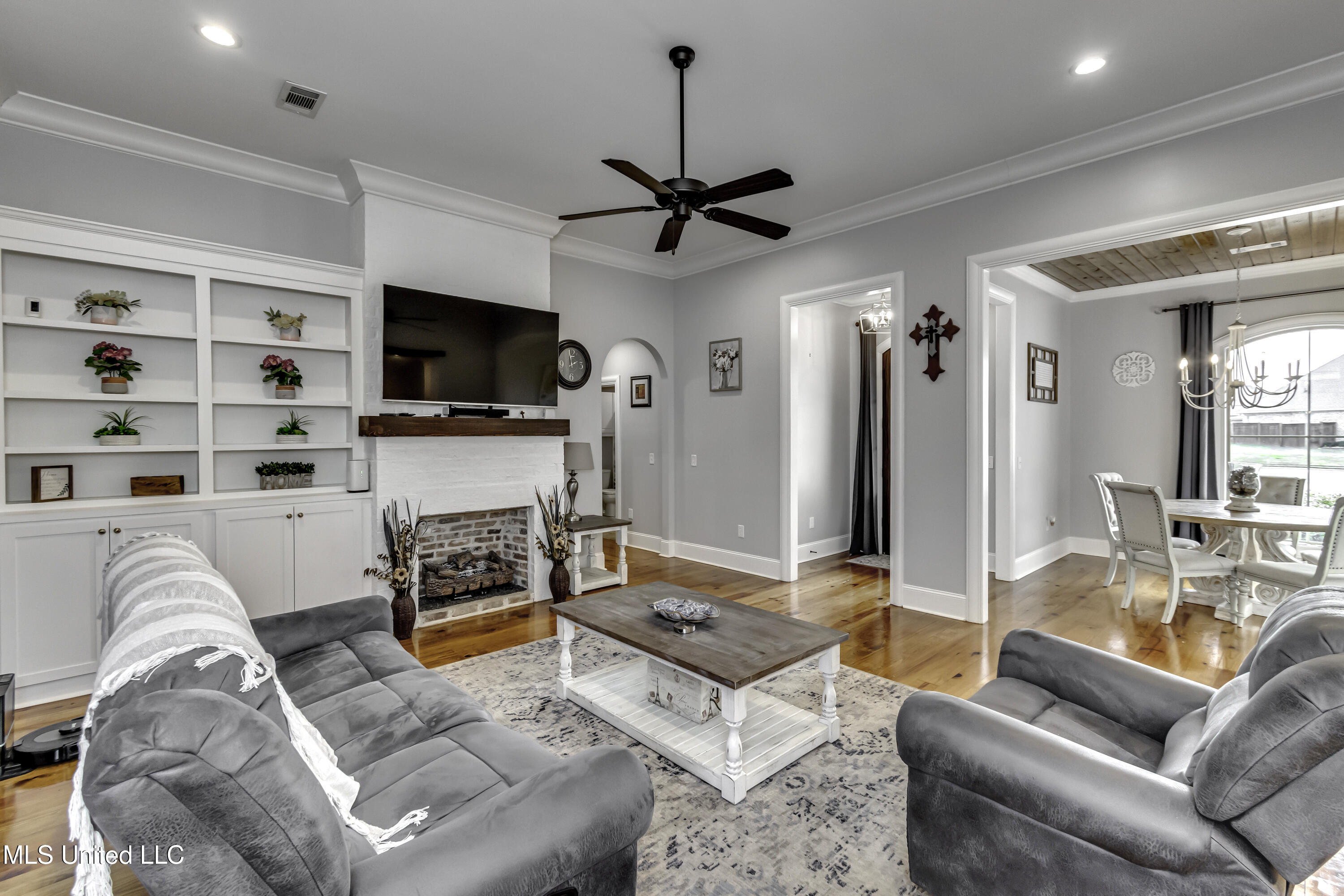 705 Queens Court Property Photo 15
